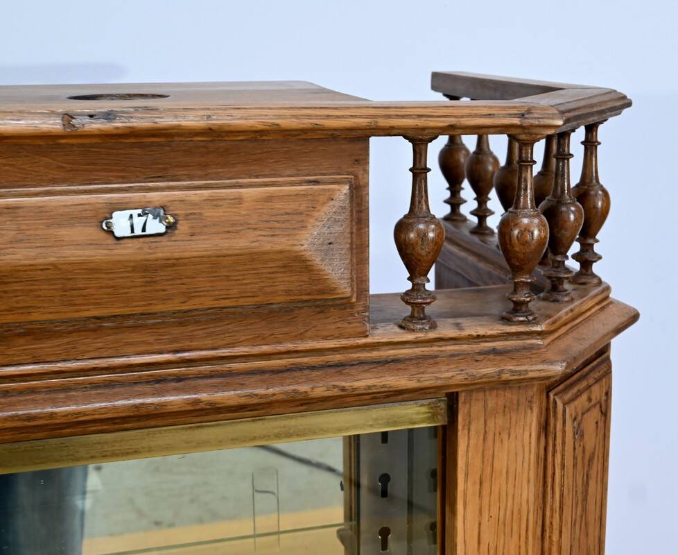 Oak apothecary counter – 1920