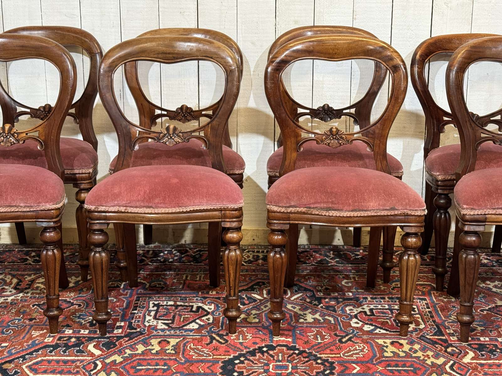 Suite de 8 chaises anglaises en acajou de style Victorien