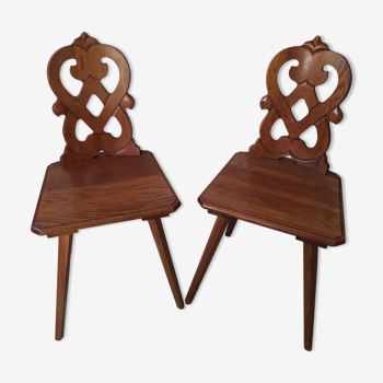 Paire de chaises de montagne savoyarde chalet en bois sculpté