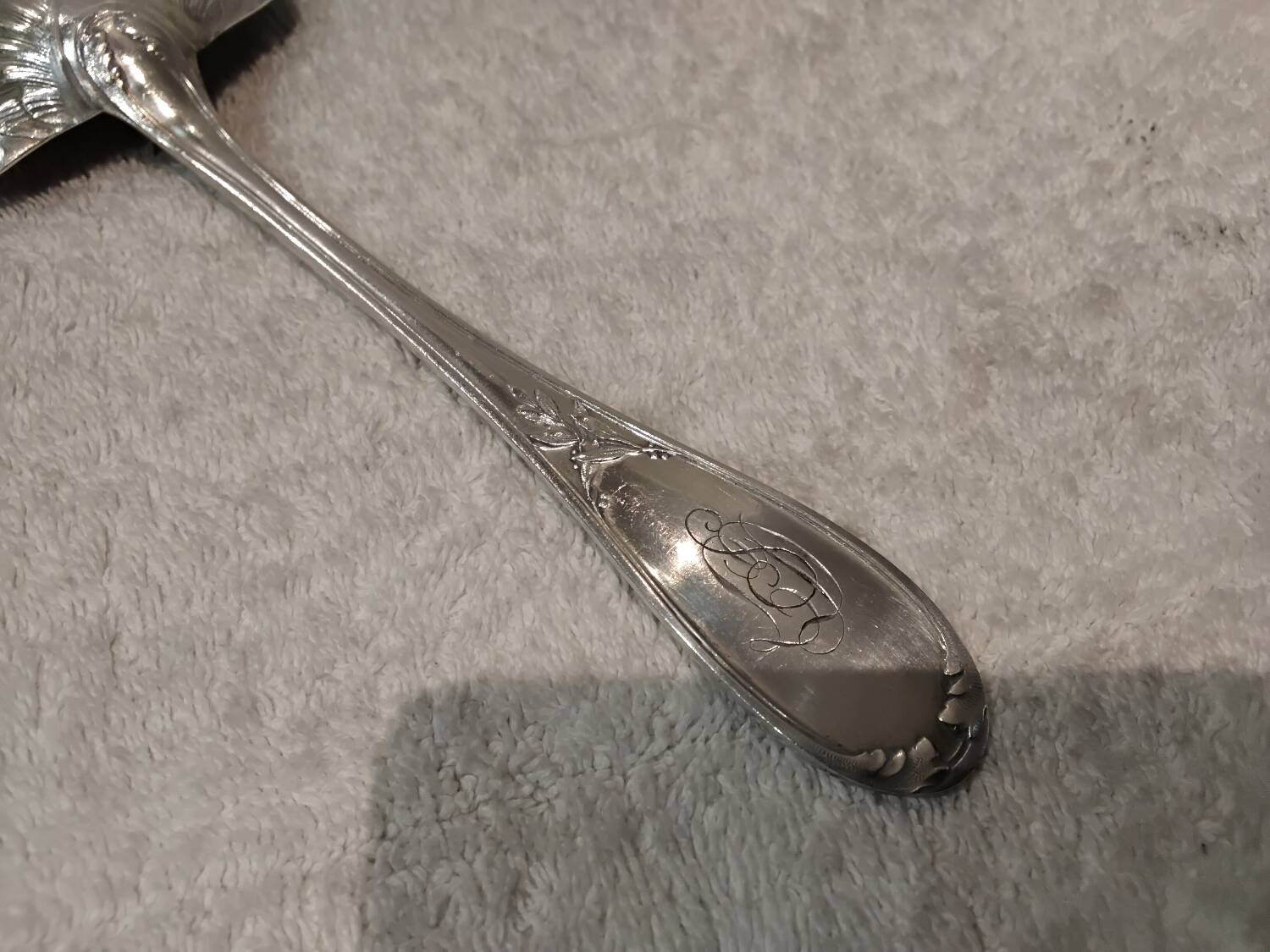 Silver-plated strawberry serving spoon, goldsmith Ercuis, laurels LXVI