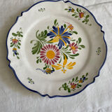 Flat flowery plate