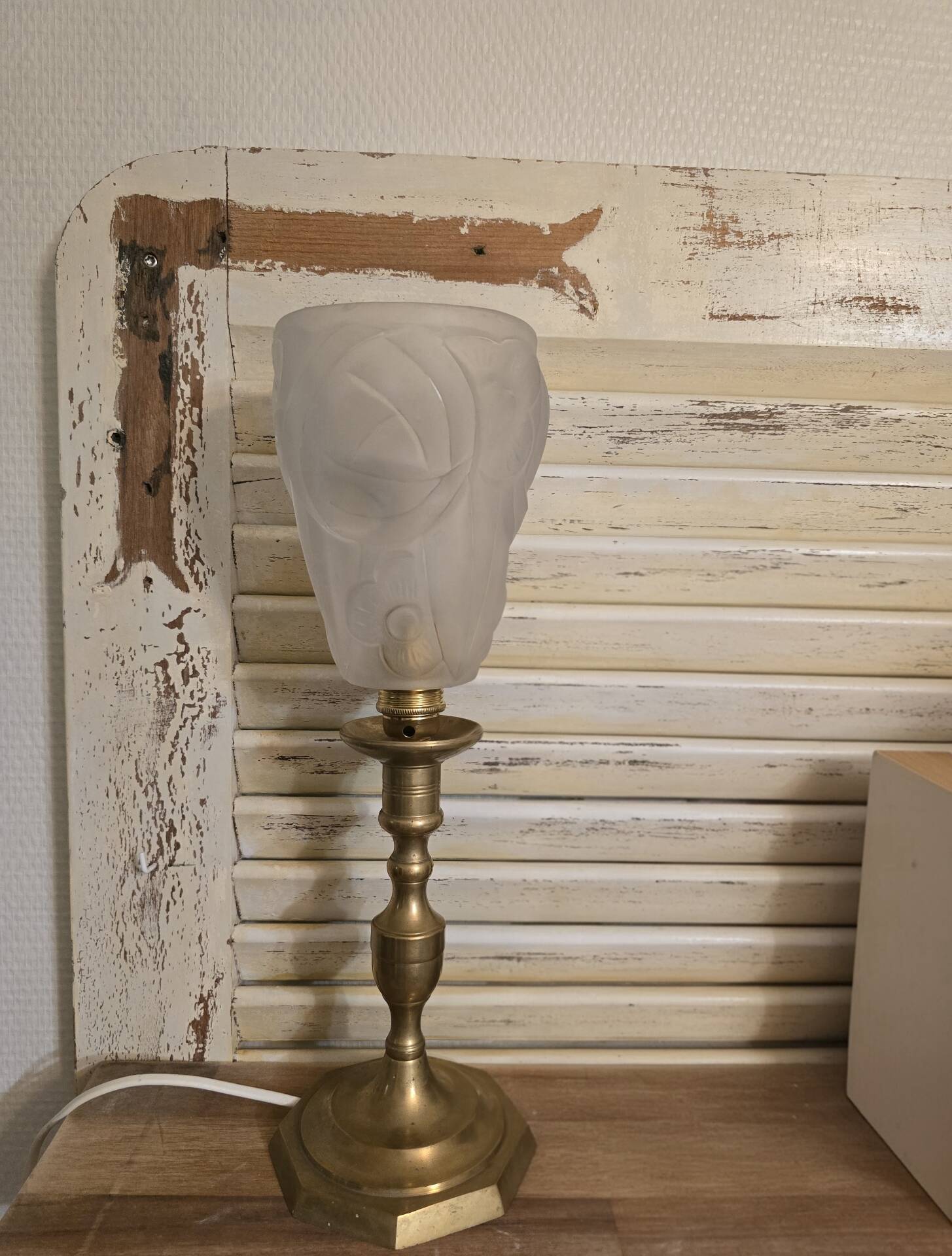 Lampe à poser pied bougeoir en laiton et tulipe Degué signée