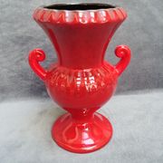 Vase rouge en céramique avec des reflets noirs à deux anses