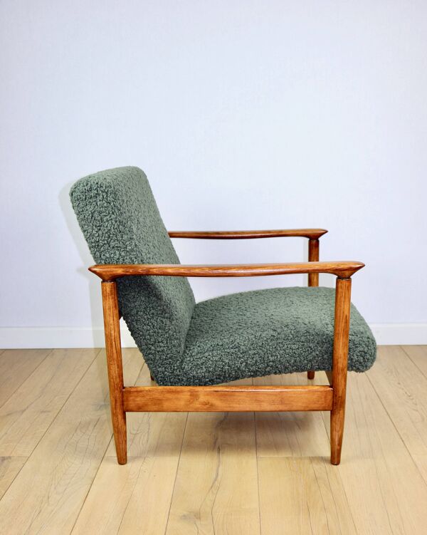 Fauteuil GFM-142, design d'Edmund Homa des années 70, en bouclée épaisse vert olive - 2 pièces disponibles.