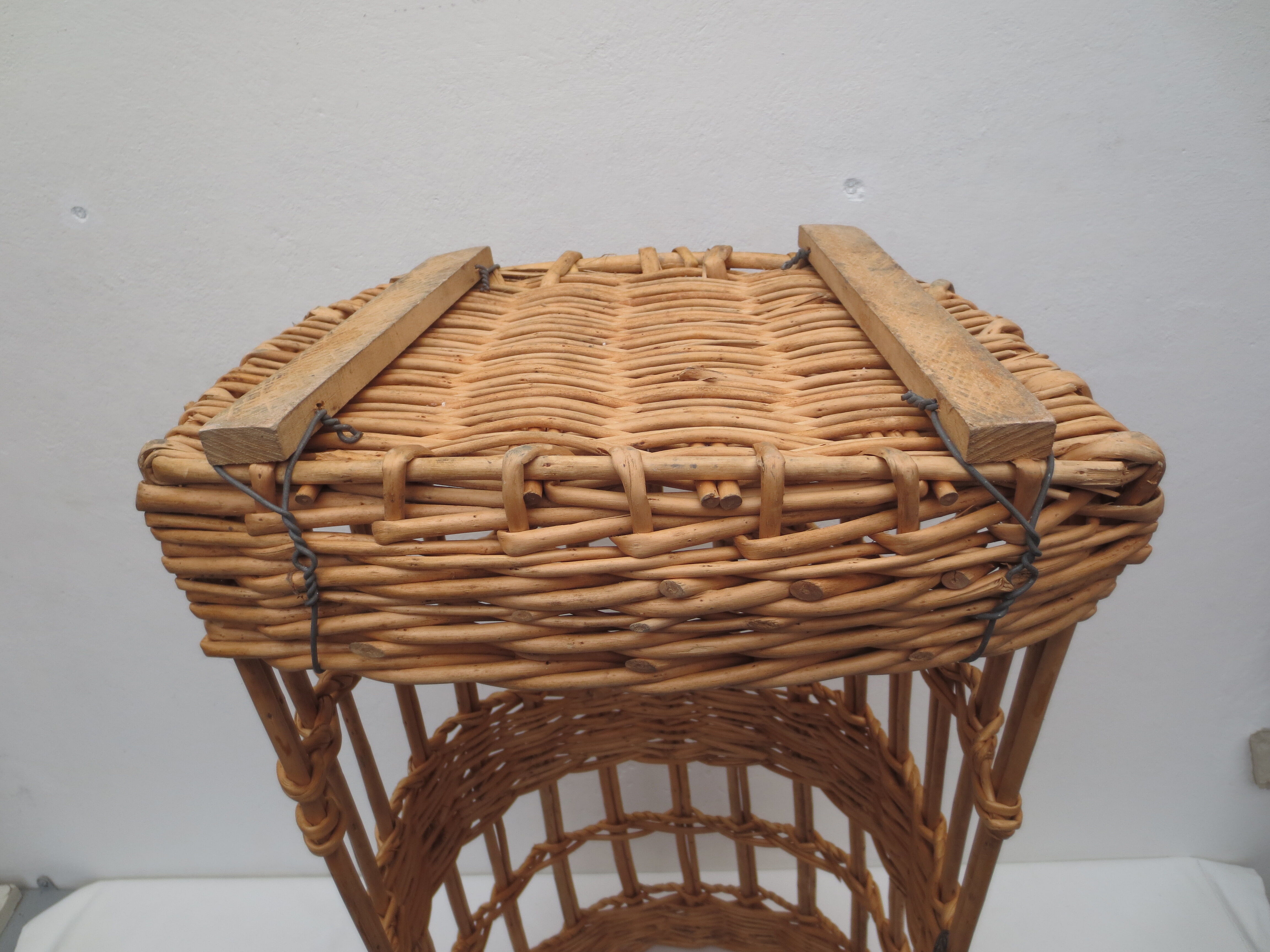 bread basket / handmade umbrella door in honey-coloured wicker