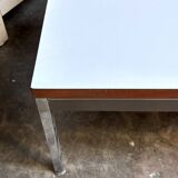 Table basse en mélaminé blanc et acier chromé