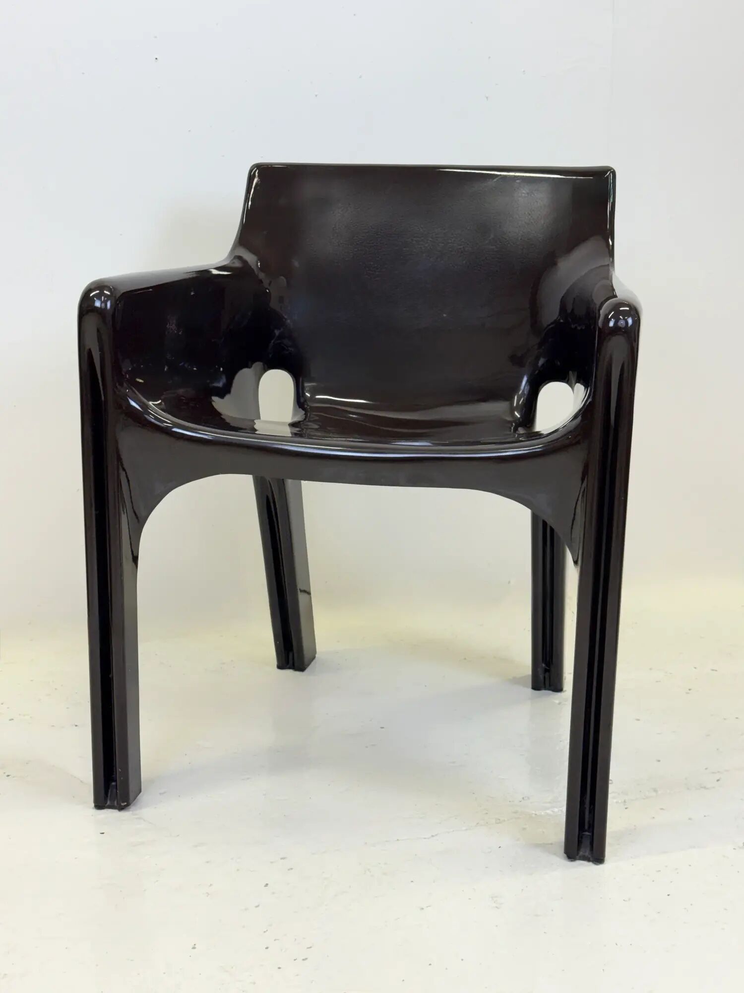 "Gaudì" Armchair Chocolate – Magistretti for Artemide, Italy, 1970