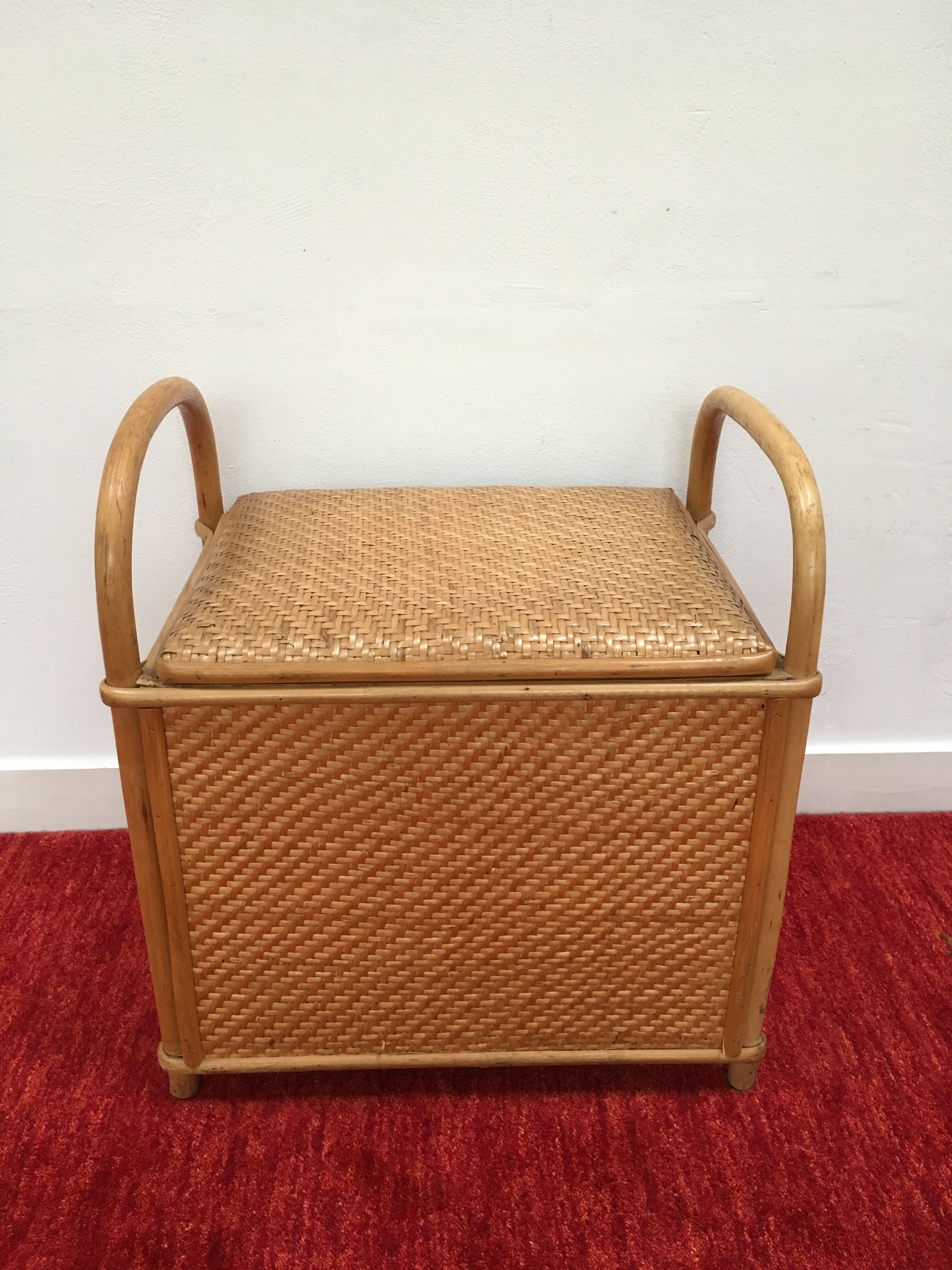 Coffre banc vintage en rotin tressé