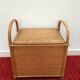Coffre banc vintage en rotin tressé