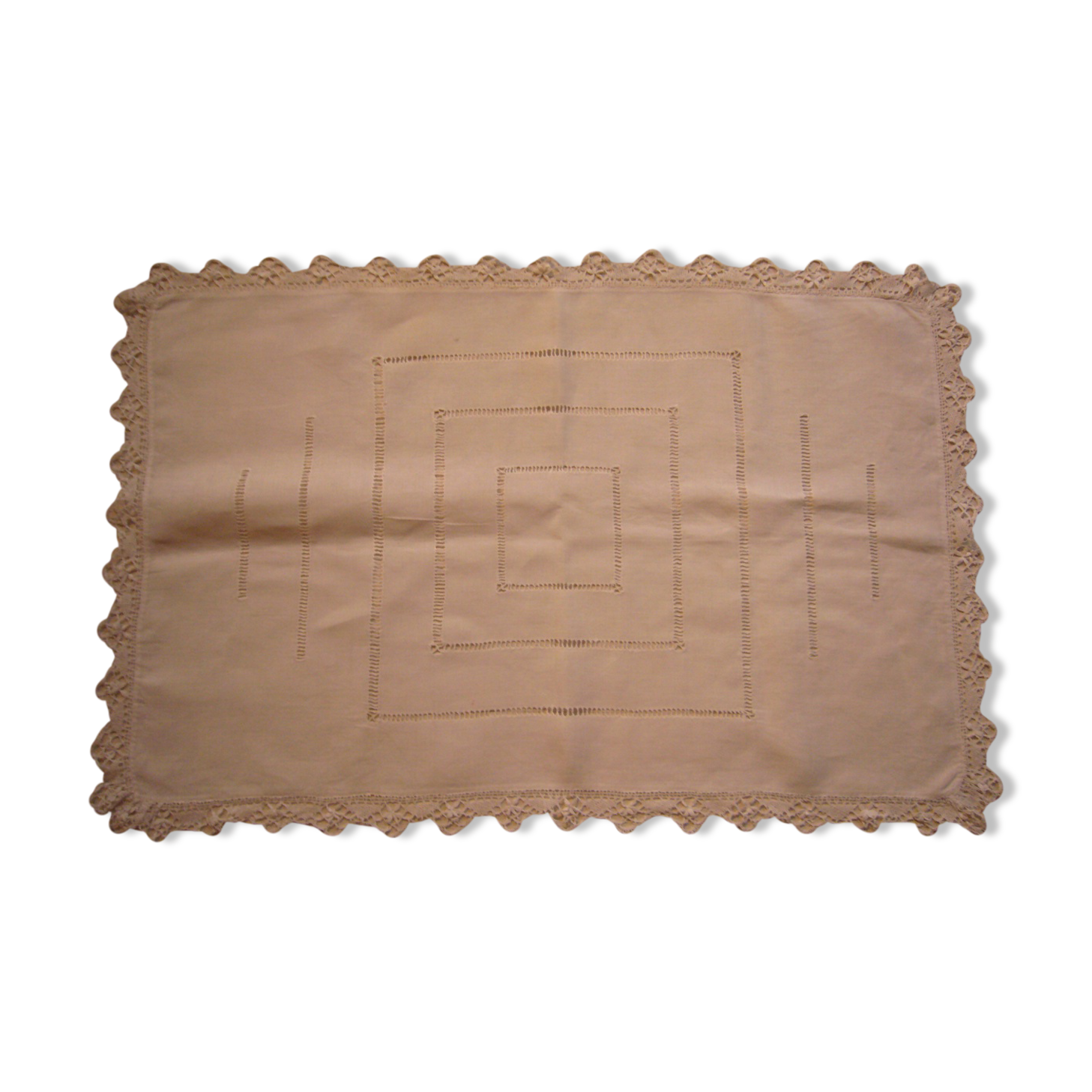 The linen thread and old lace tablecloth