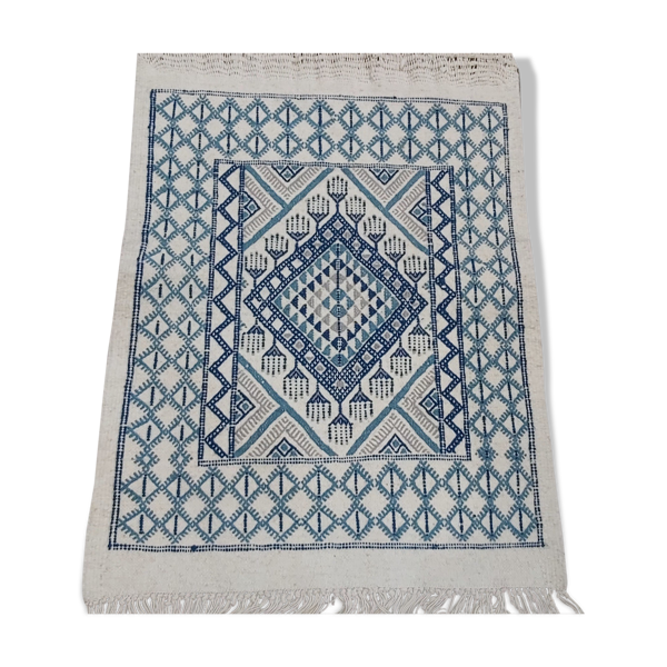 Tapis blanc motifs berbères multicolores