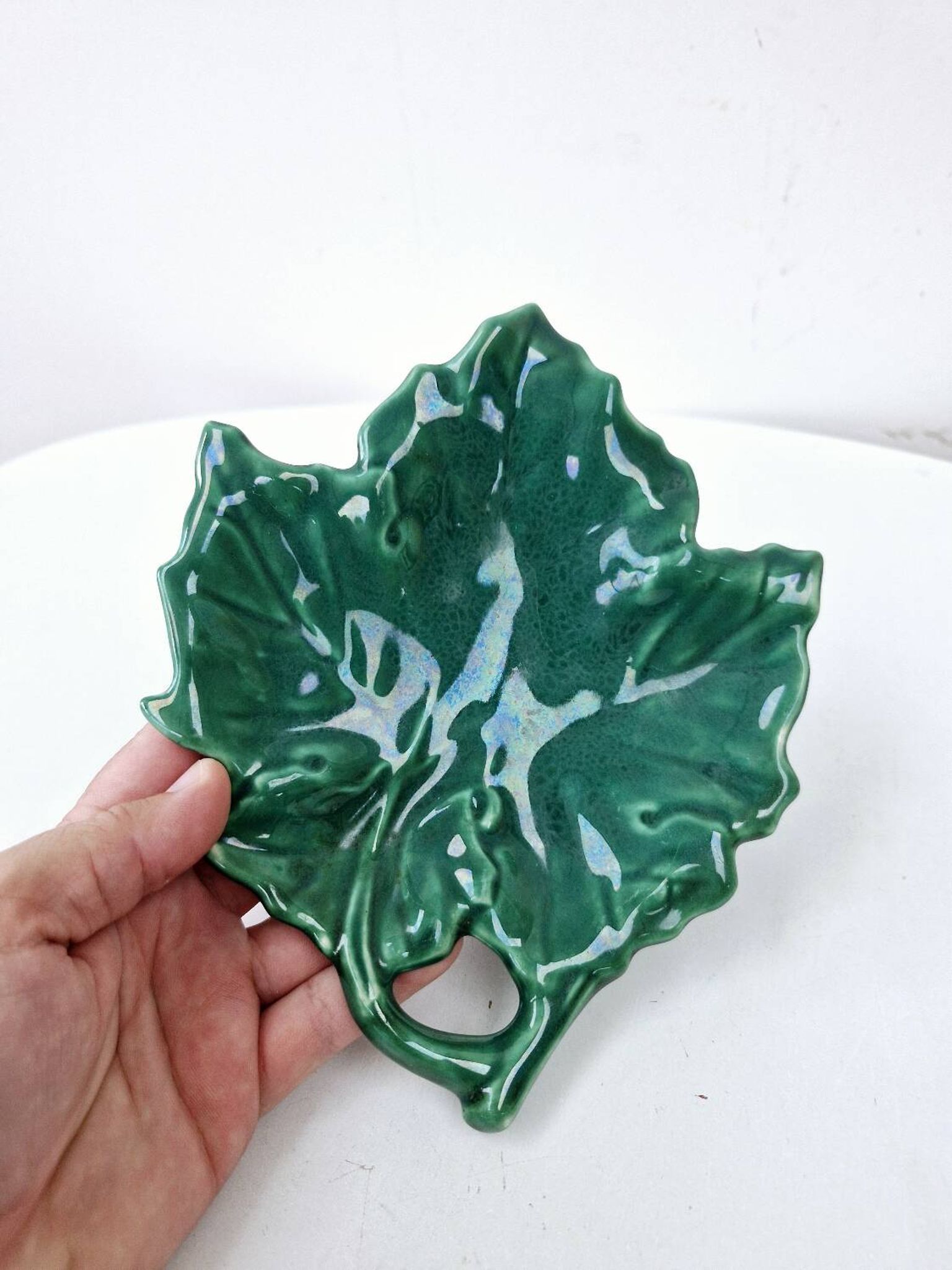 Plate and its 6 vintage bowls from Vallauris, green ceramic in the shape of a leaf.