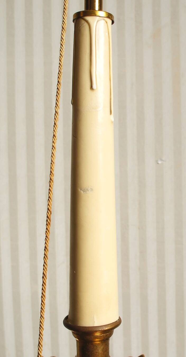 "Pique candle" double fire floor lamp in gilded bronze