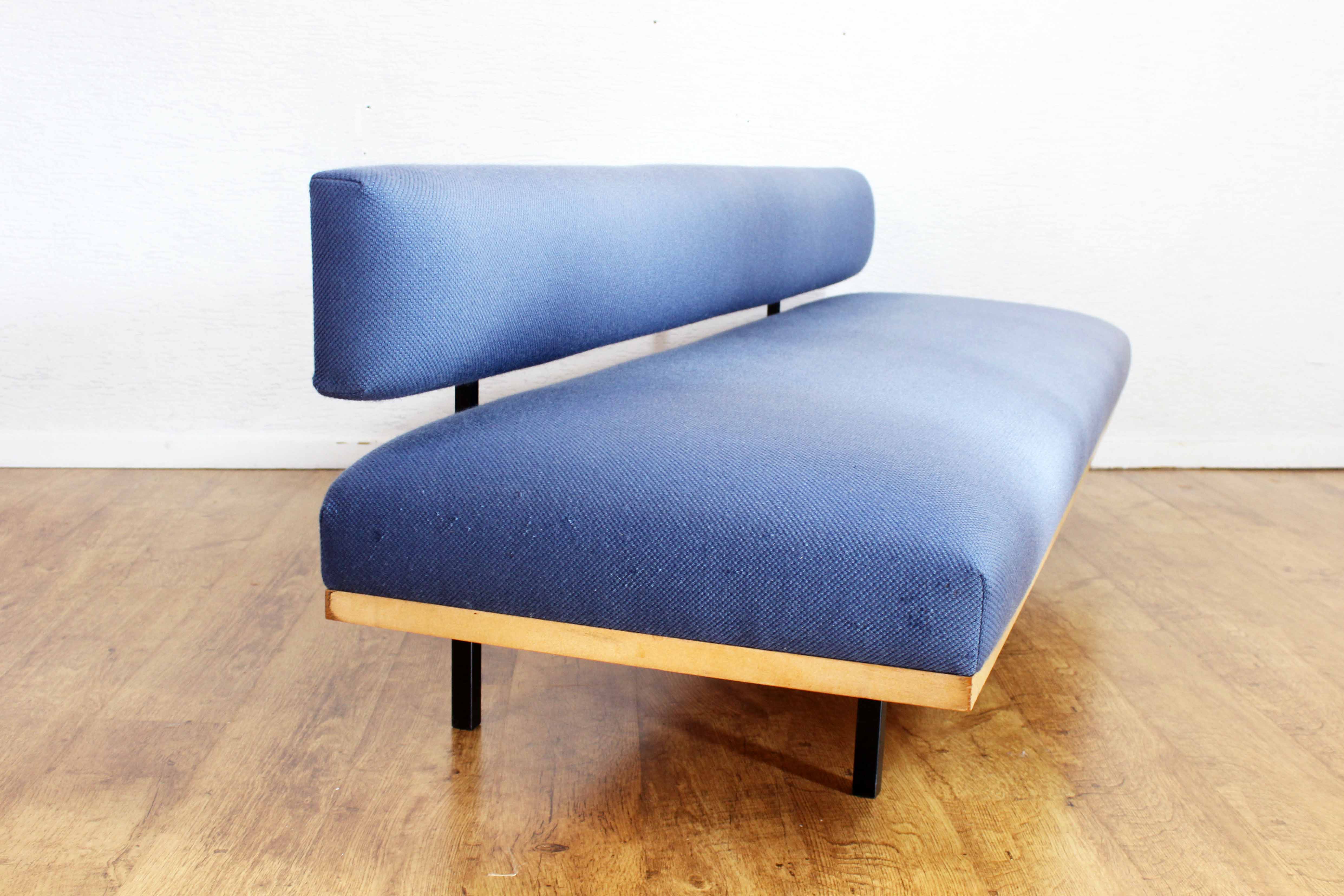 Daybed sofa bench