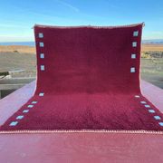 Large traditional handwoven Berber rug in wool, size 300x400 cm.