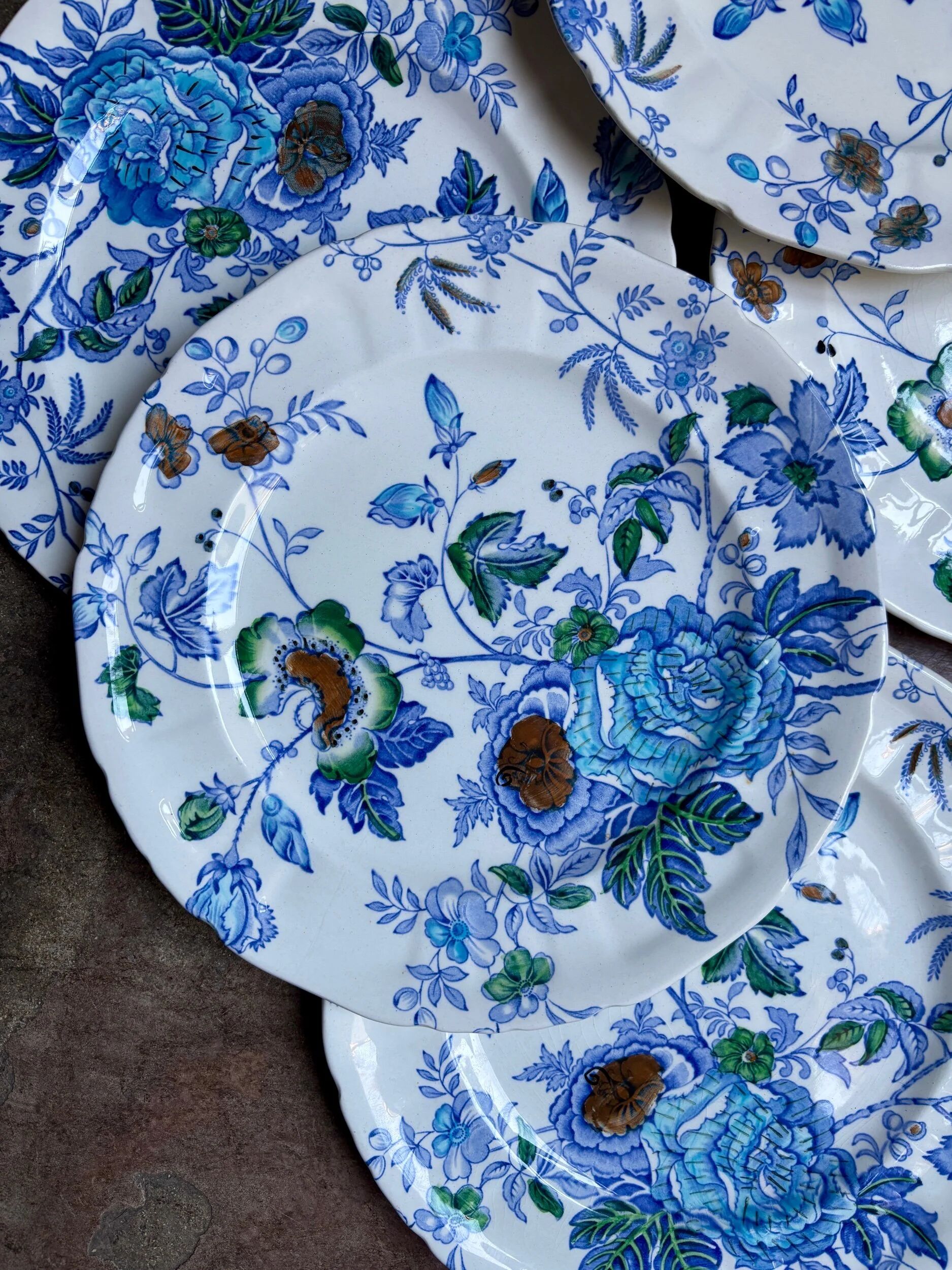 6 flat plates by Mason's in polychrome ironstone, "Belvedere" service - early 20th century