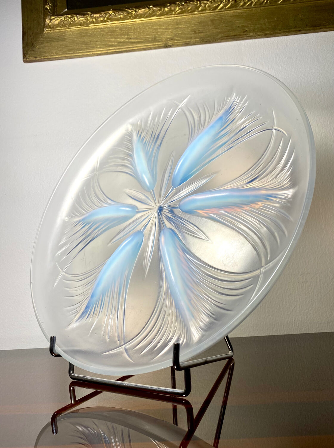 Verlys opalescent /opaline decorative tray (d.32.3cm)