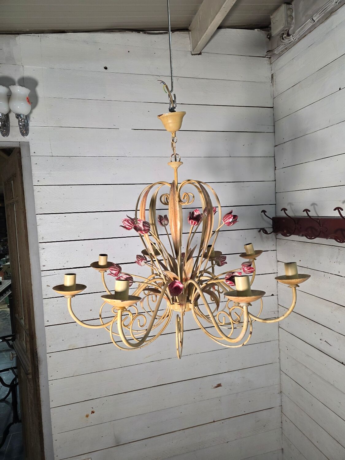 Wrought iron chandelier in Florentine style from the 1970s.