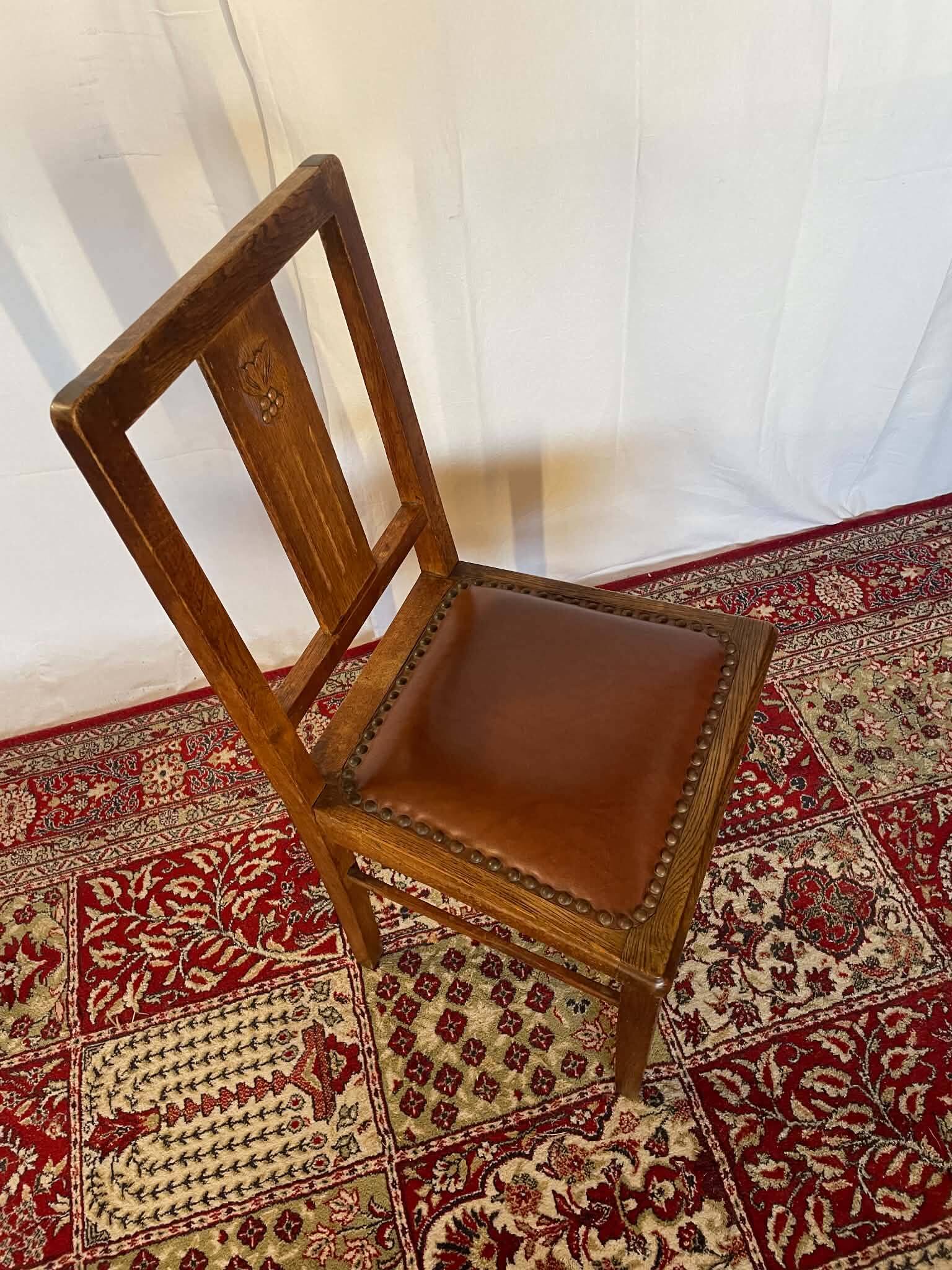 Set of 4 Art Deco chairs in oak and brown leather.