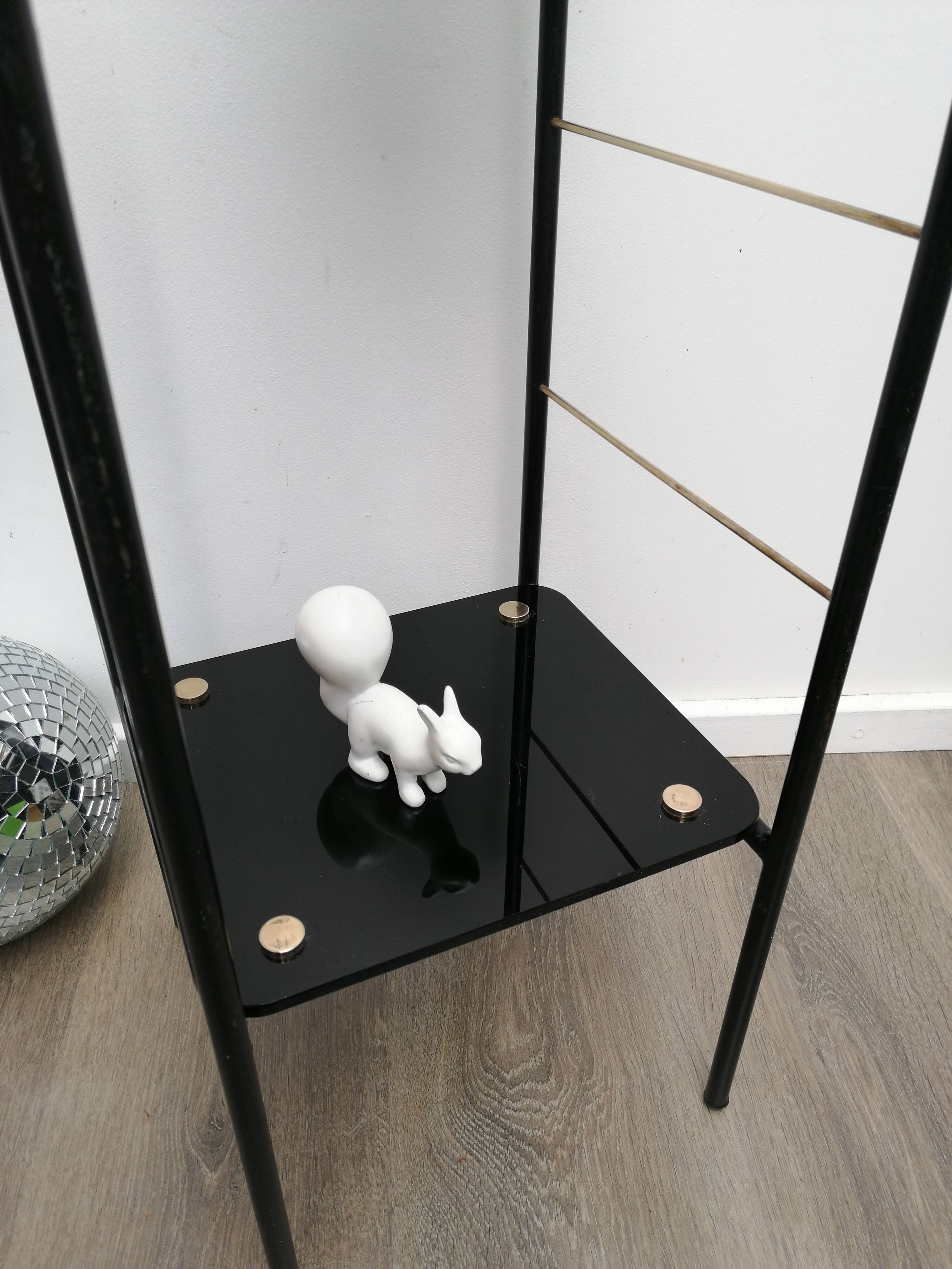 Sellette glass and metal