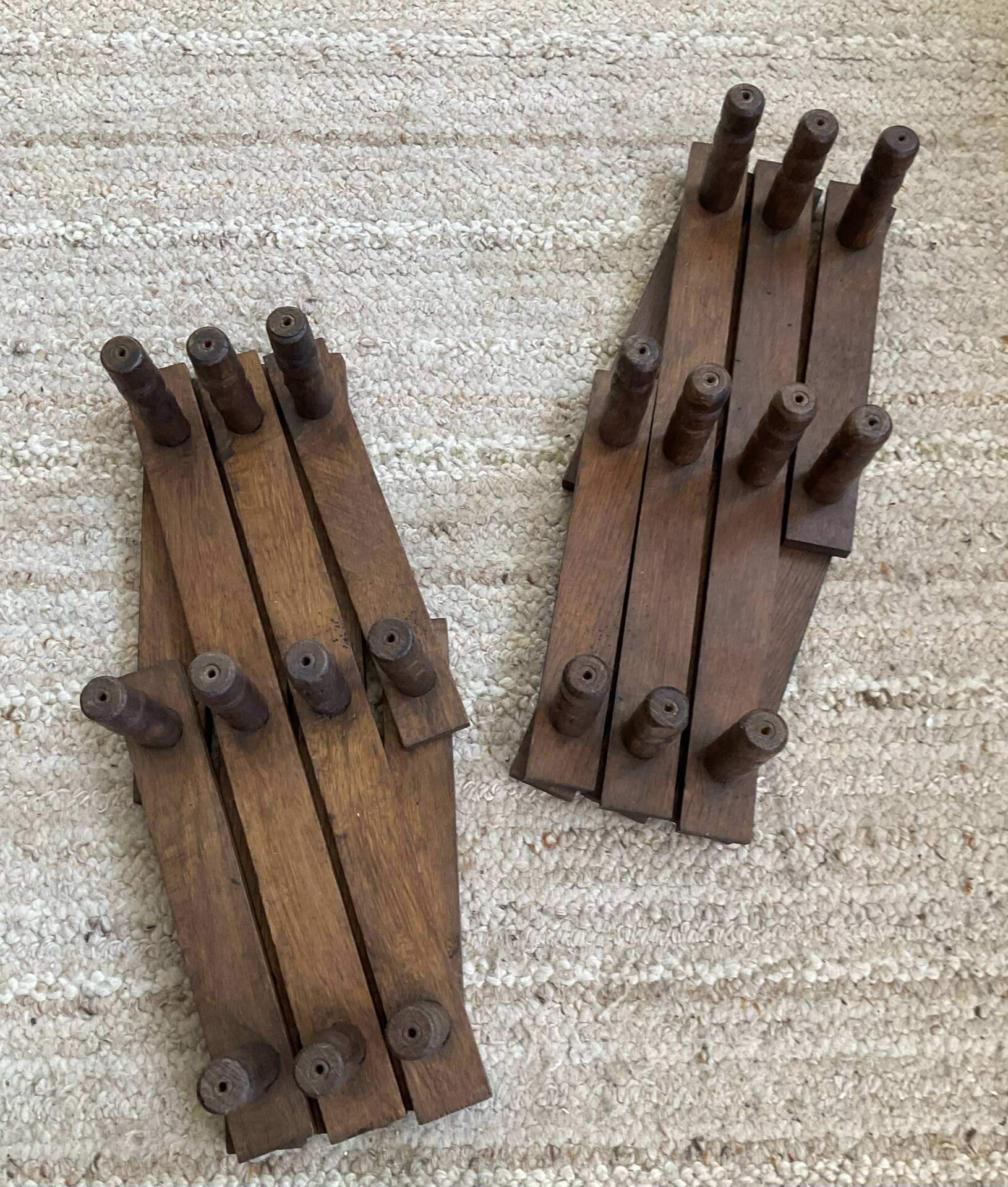 Pair of accordion coat hooks in oak from the 60s-70s.