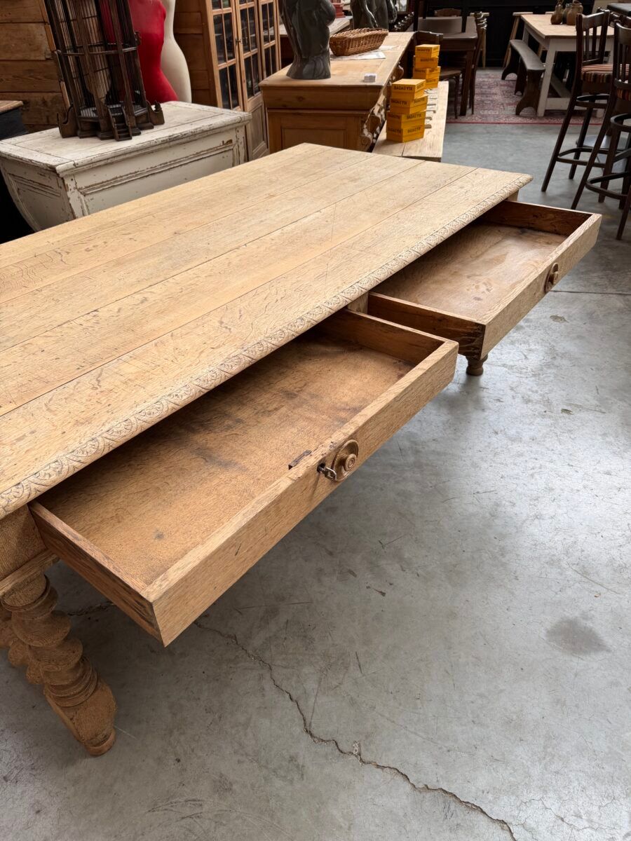 Table de château début XXème