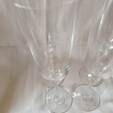 4 Flûtes à champagne  en cristal avec pieds ornementés de deux noeuds.