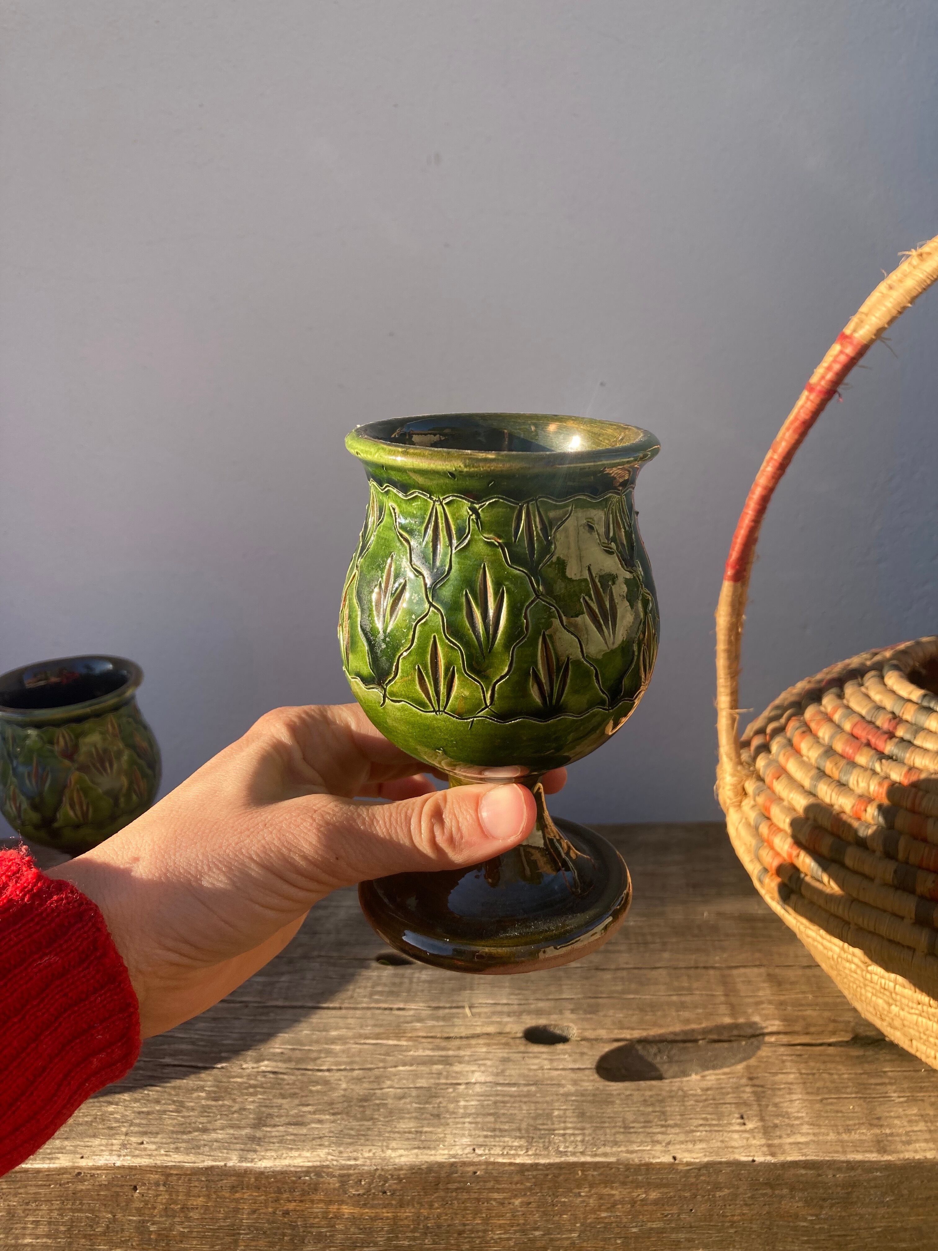 4 verres ou tasses en céramique grès émaillé vert