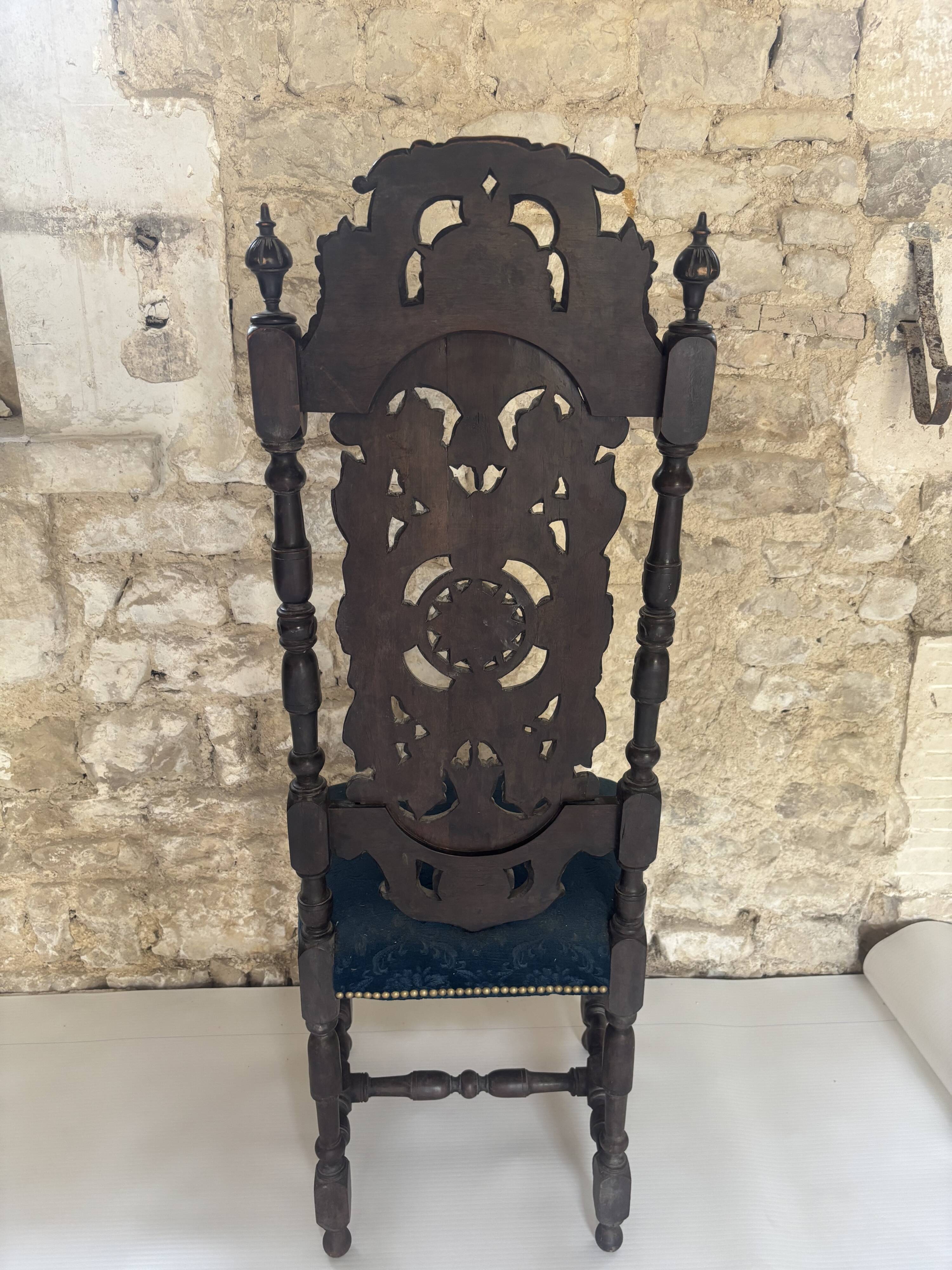 19th-century Renaissance chair in velvet – A statement piece