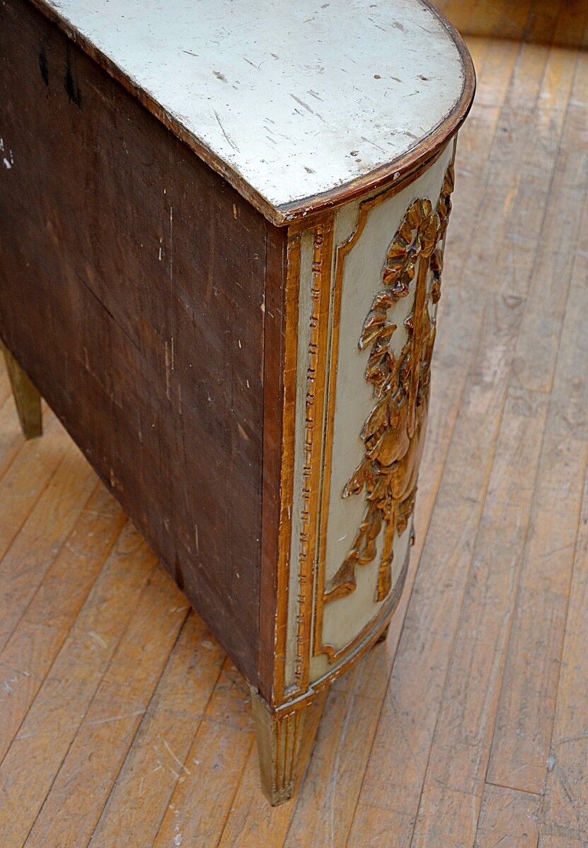 Paire de cabinets  italiens demi-lune