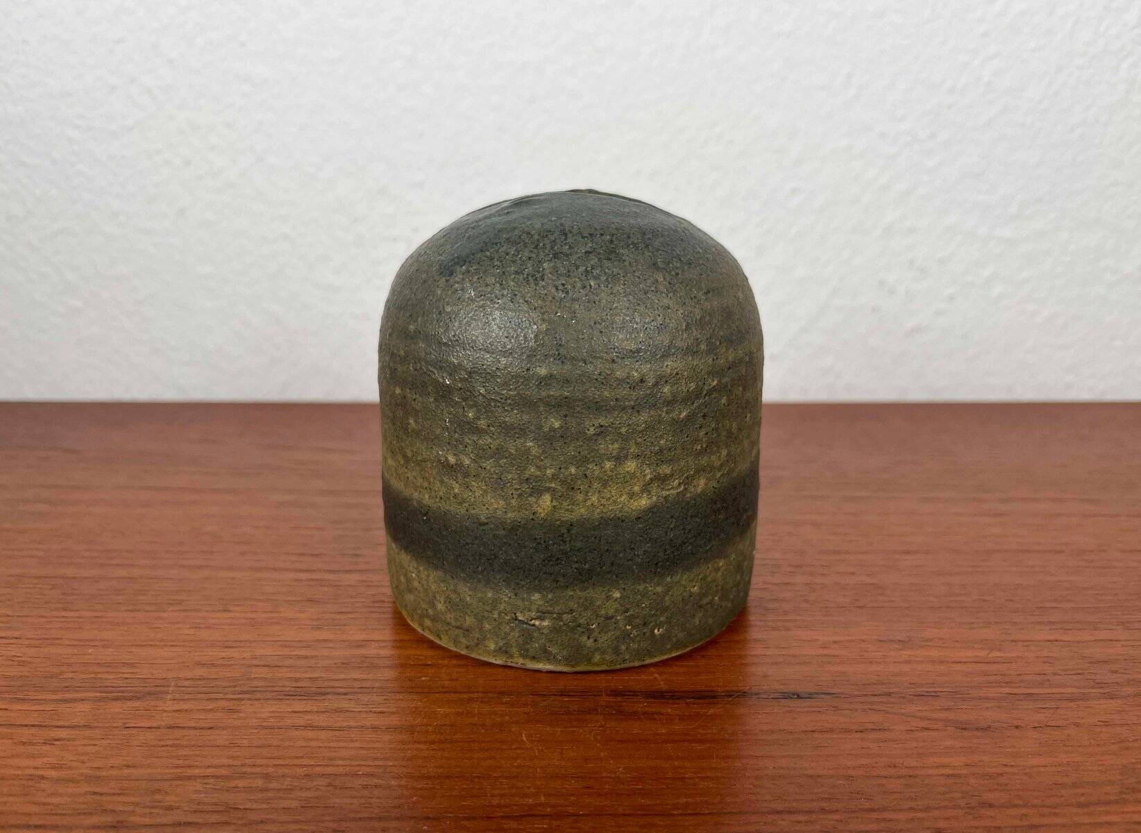 Minimalist vase by Dutch studio from the mid-century by Piet Knepper for Mobach, 1960s.