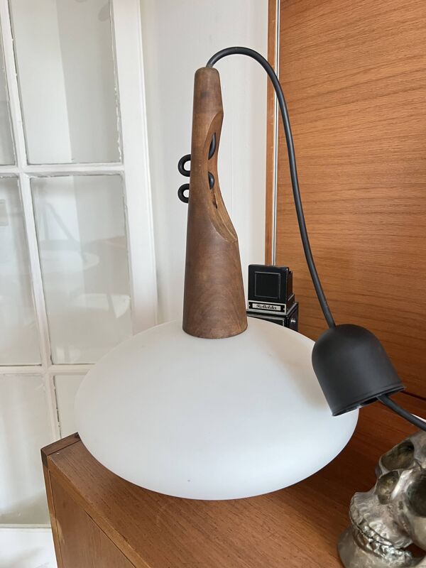 Suspension en teck et verre opalin par Uno et Östen Kristiansson Luxus 50s