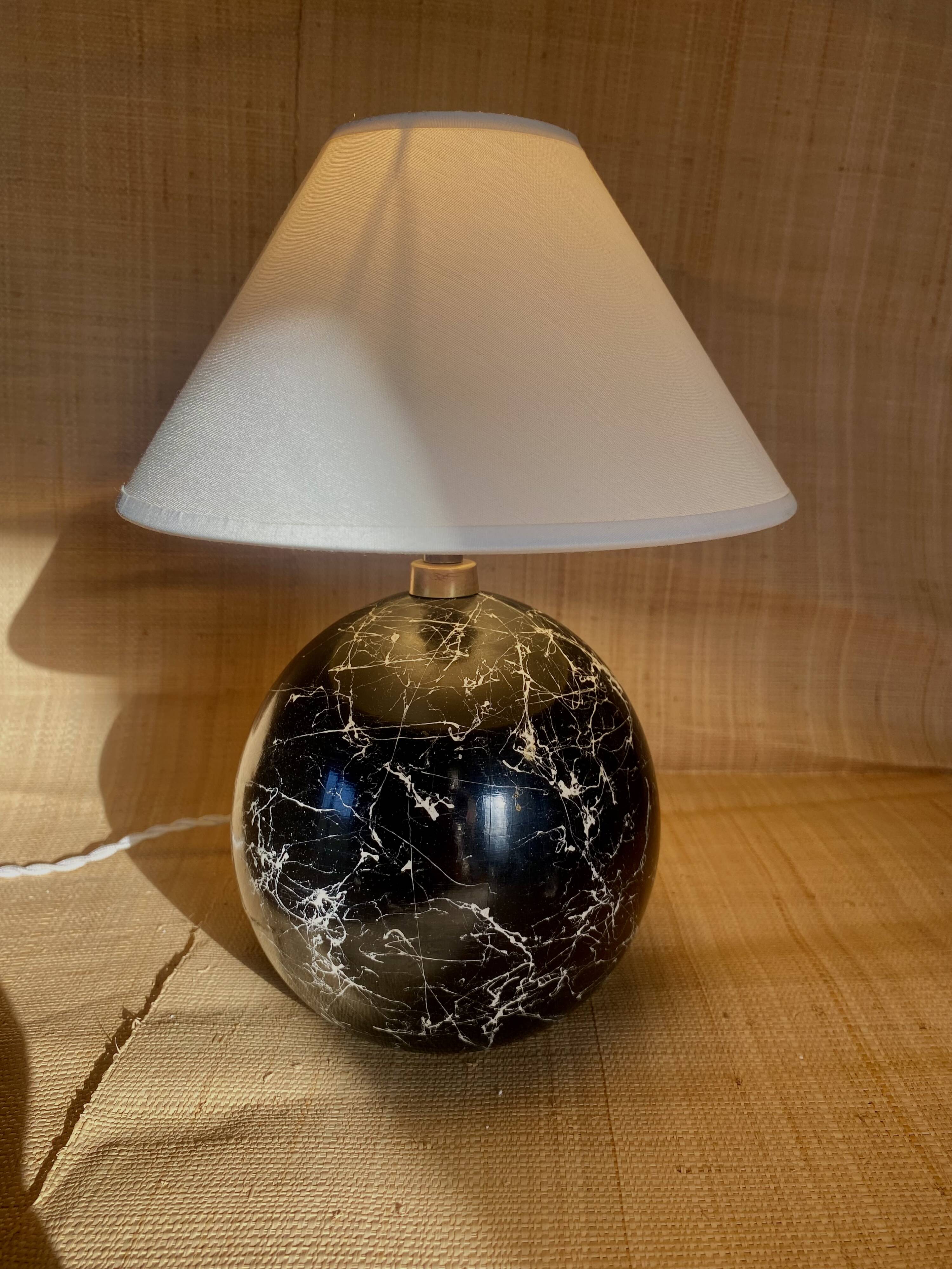 Lampe bois trompe l’œil, câble tissu, abat-jour