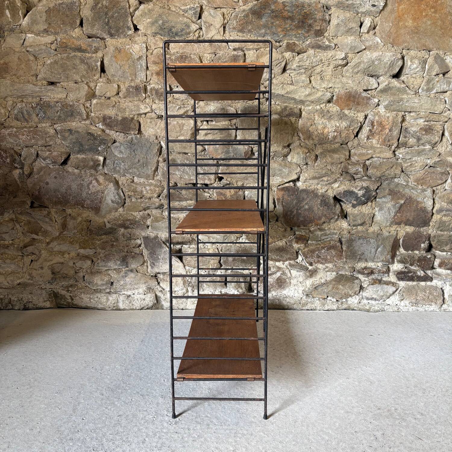 Free-standing shelves in lacquered wood and metal, 1960.