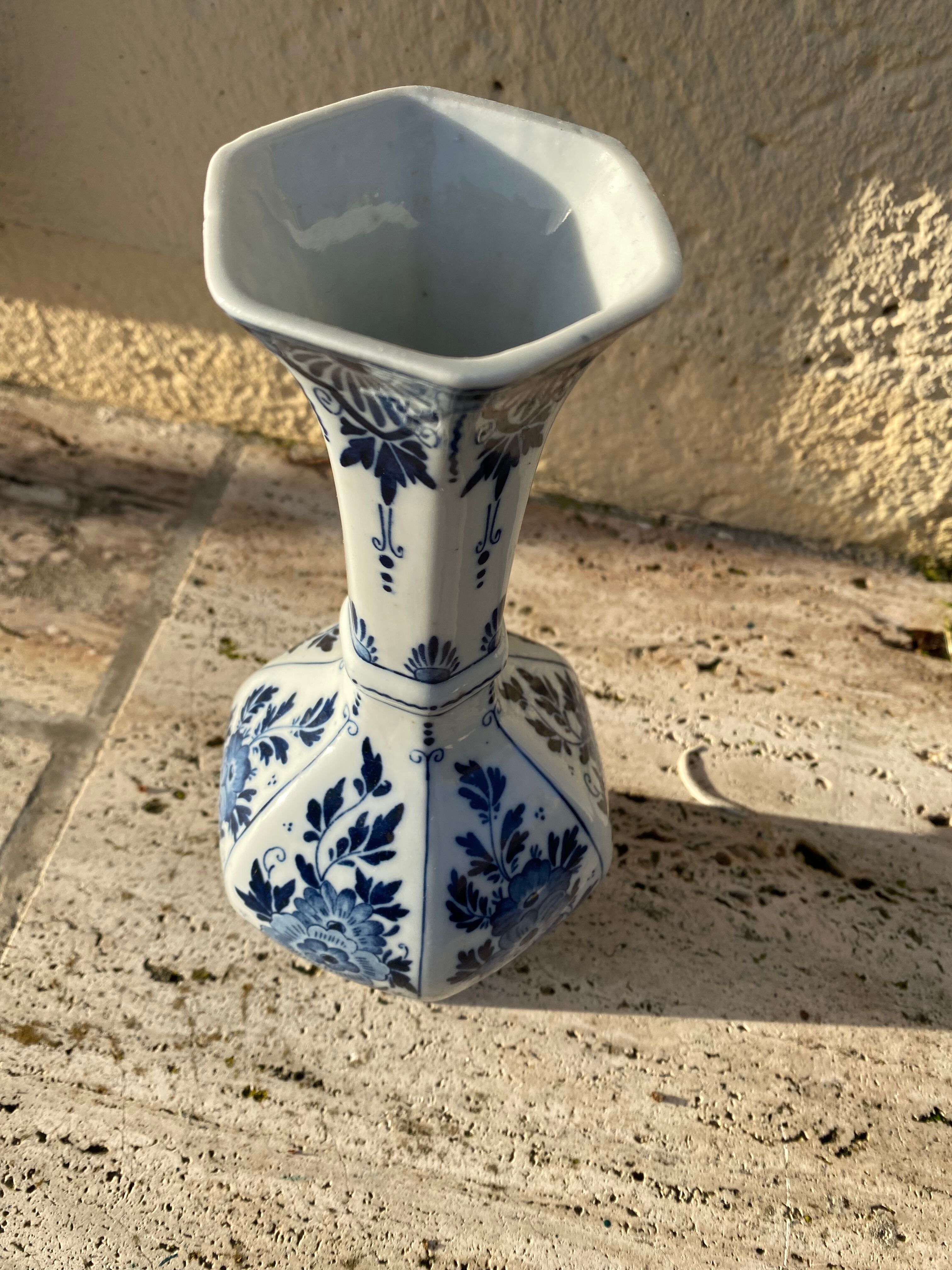 Vintage vase delfte