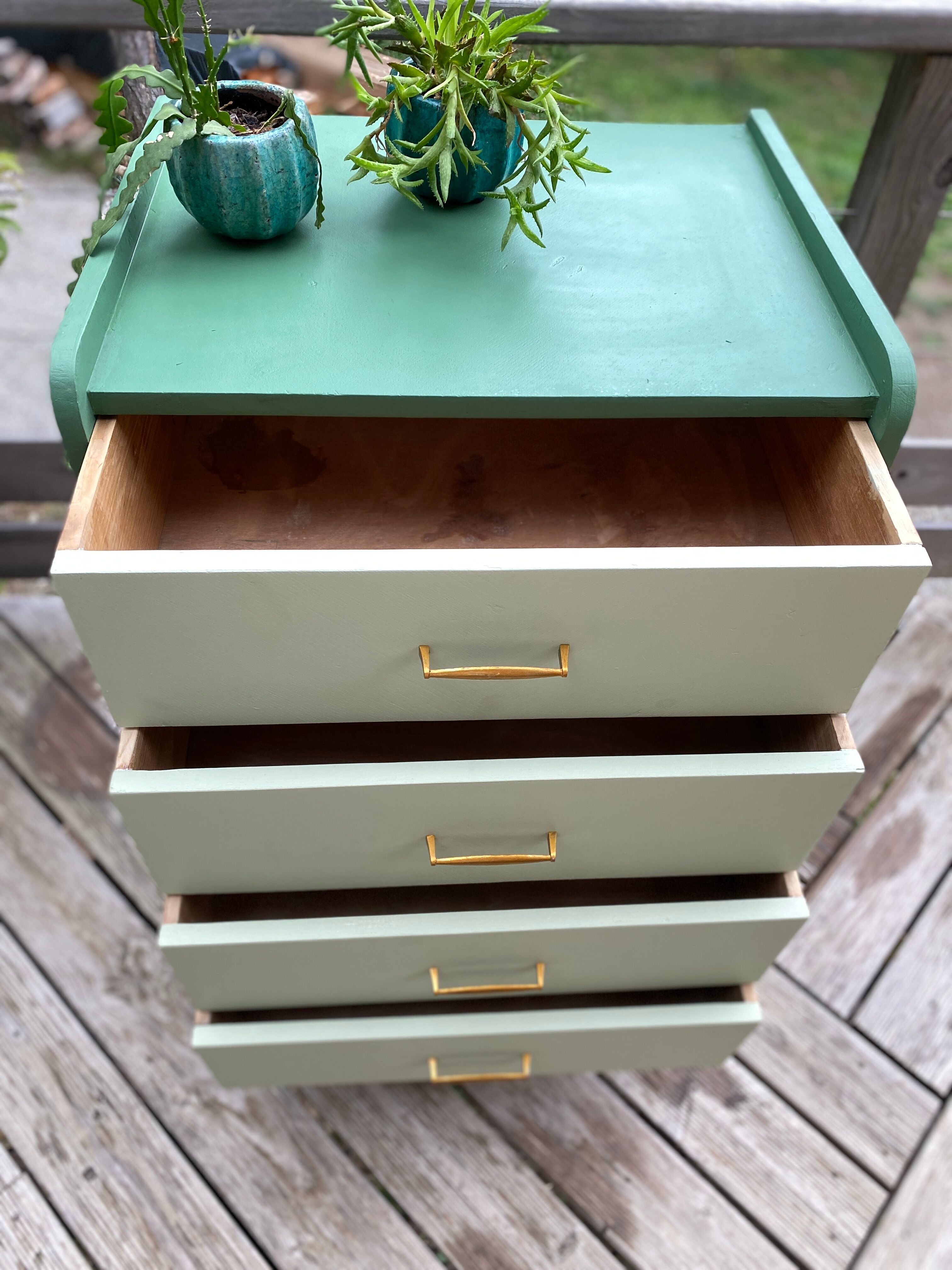 Compass foot chest of drawers