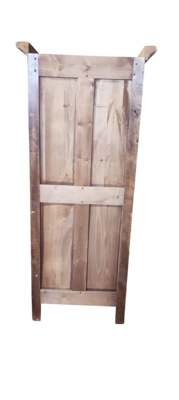 Very pretty solid wood bonnet, very beautiful wood species