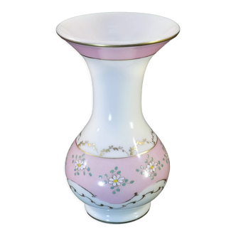 Vase pansu en opaline décor de fleurs emaillées NAPOLEON 3