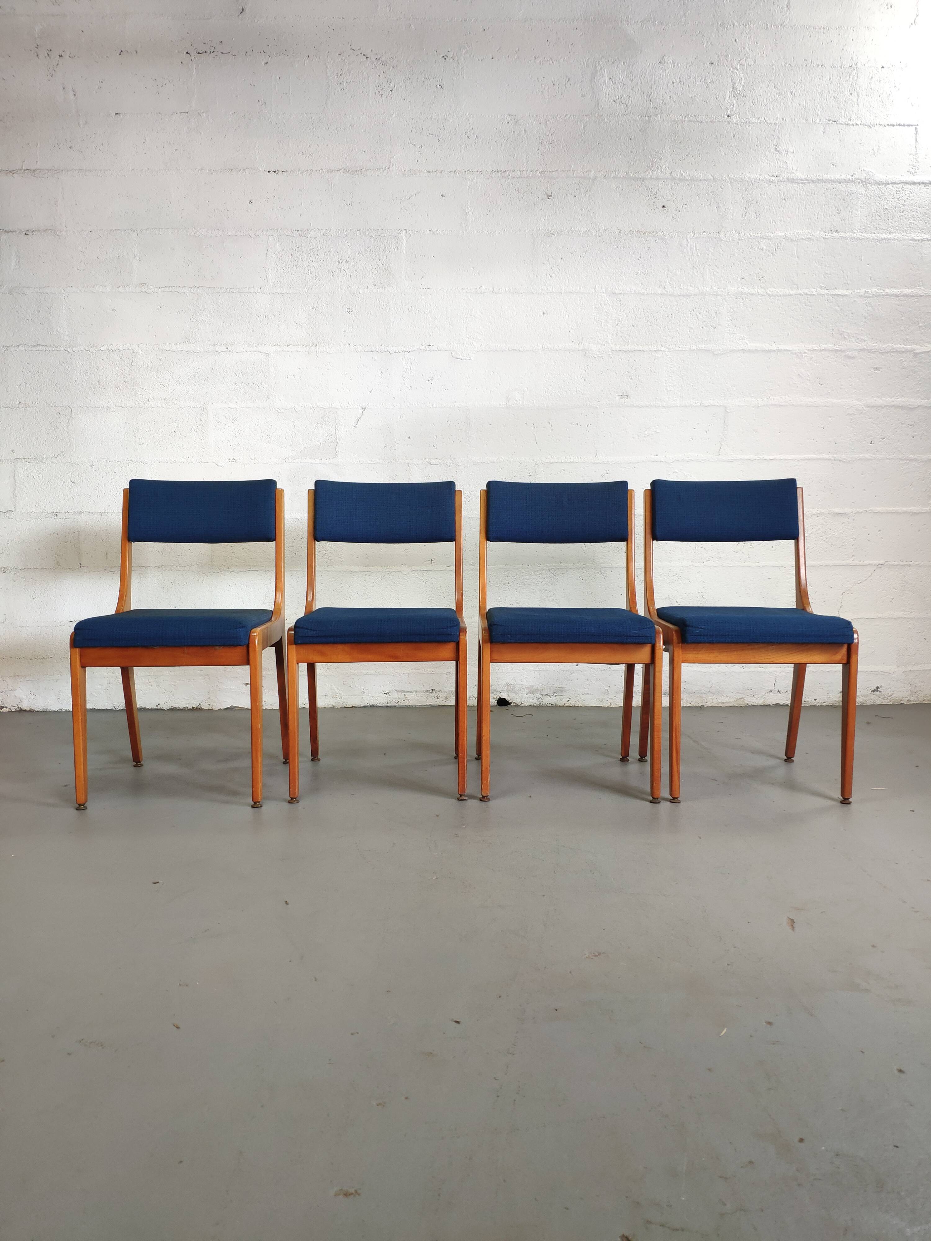 Lot de 4 chaises vintage piètement bois et tissu bleu circa 60