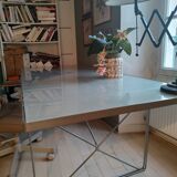 Table Moment du designer Niels Gammelgaard pour Ikea