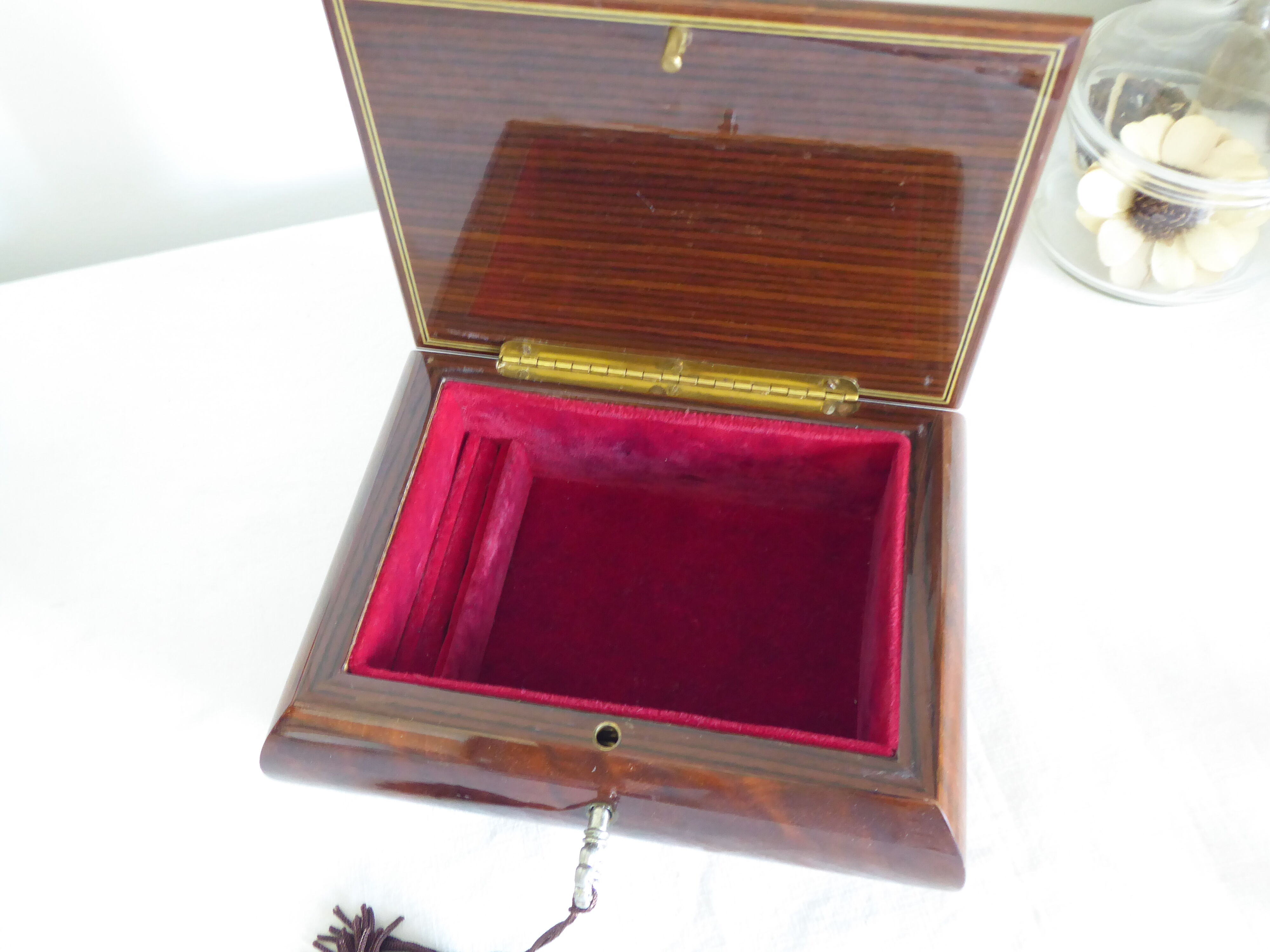 Jewelry box