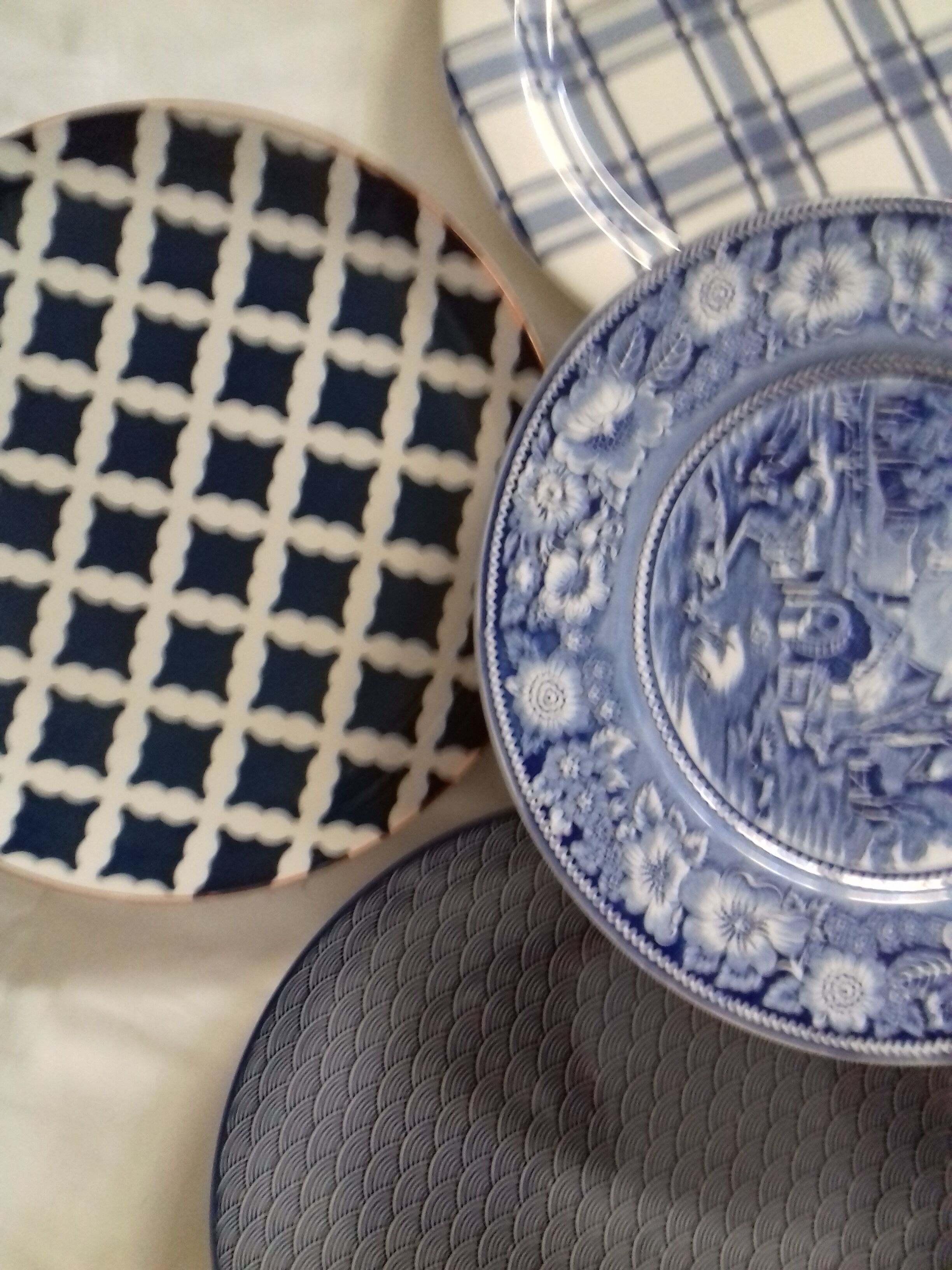 Suite de 6 assiettes bleu indigo