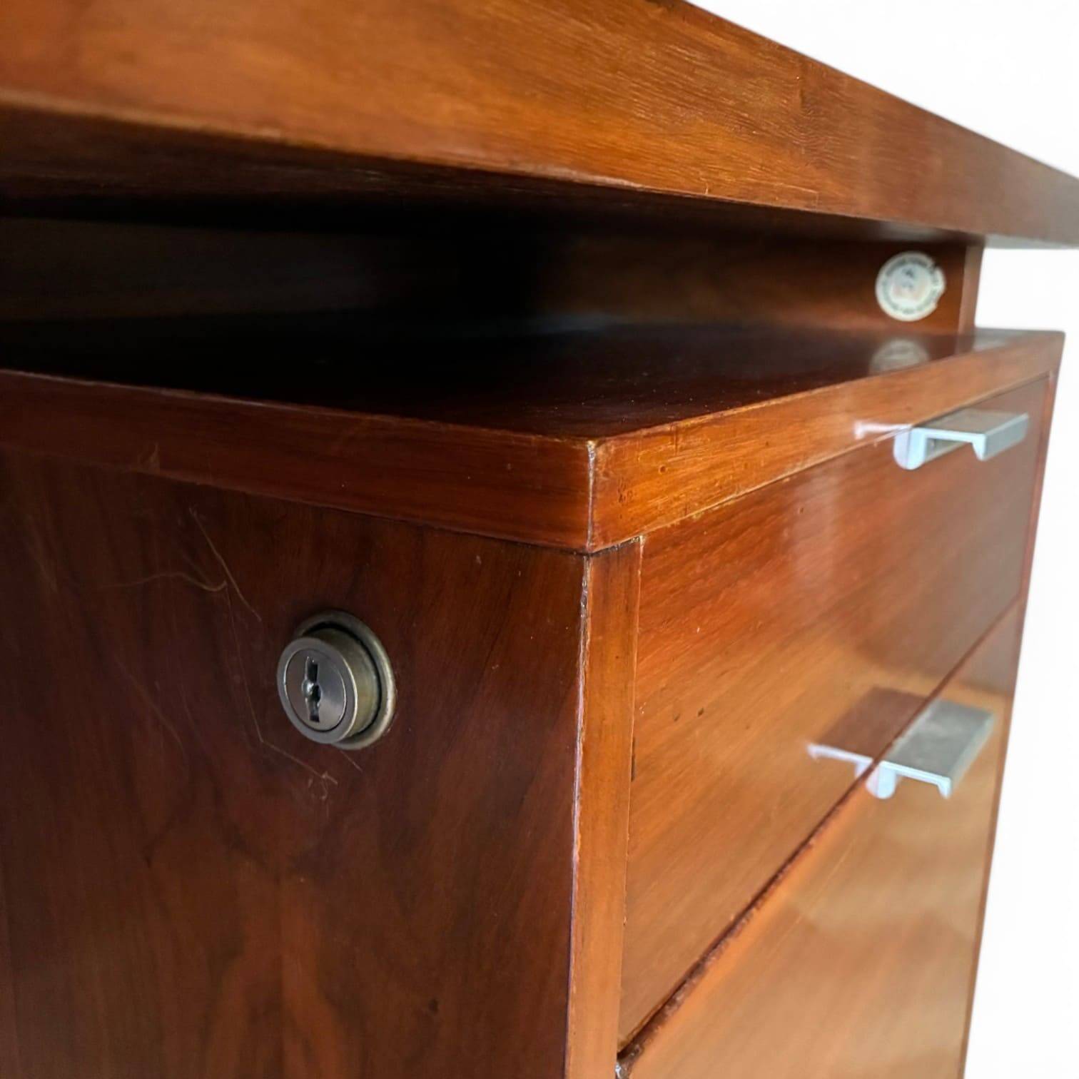 Executive Office "EOG" in Walnut by George Nelson for Herman Miller, Here