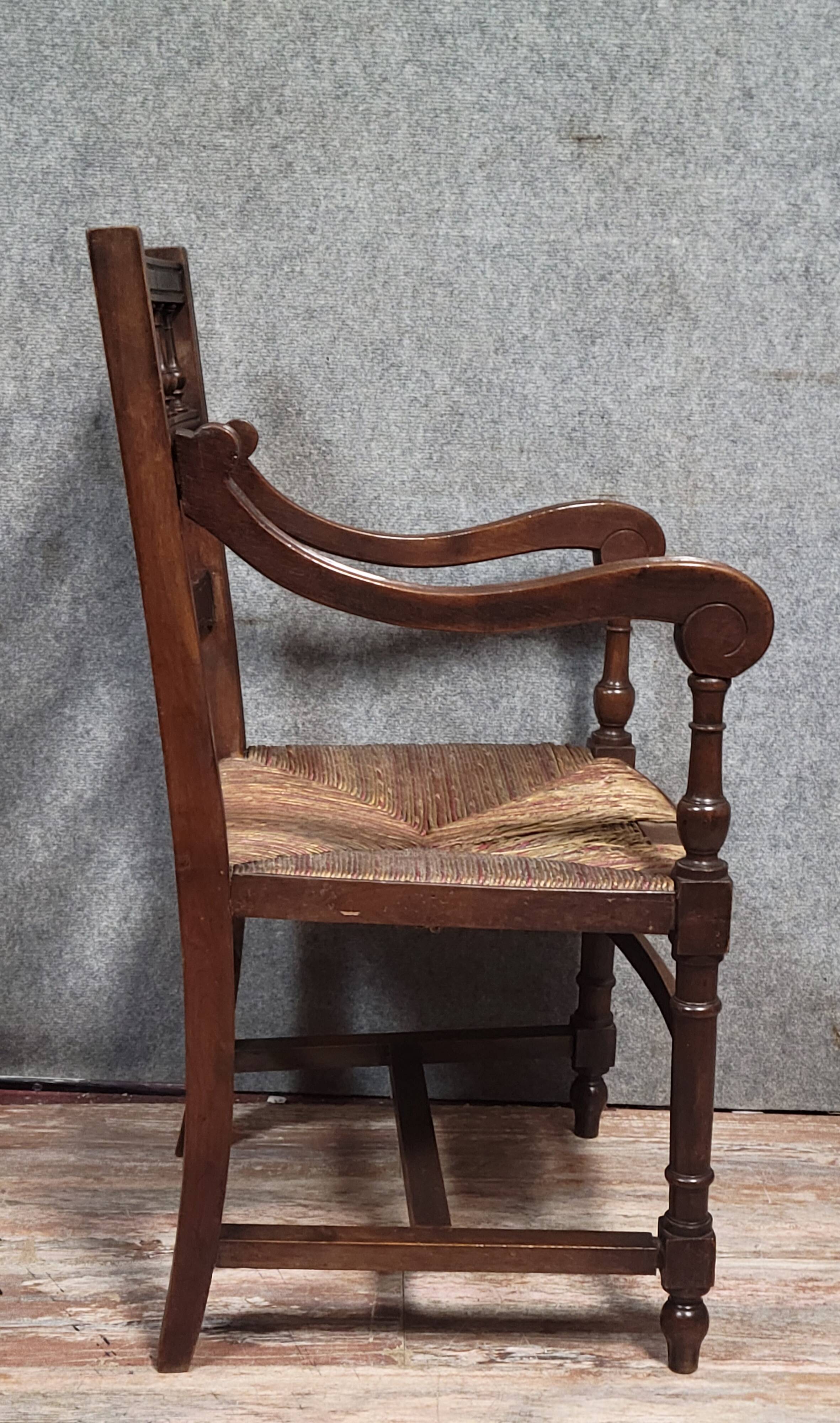Renaissance-style armchair in solid wood, featuring a columned back