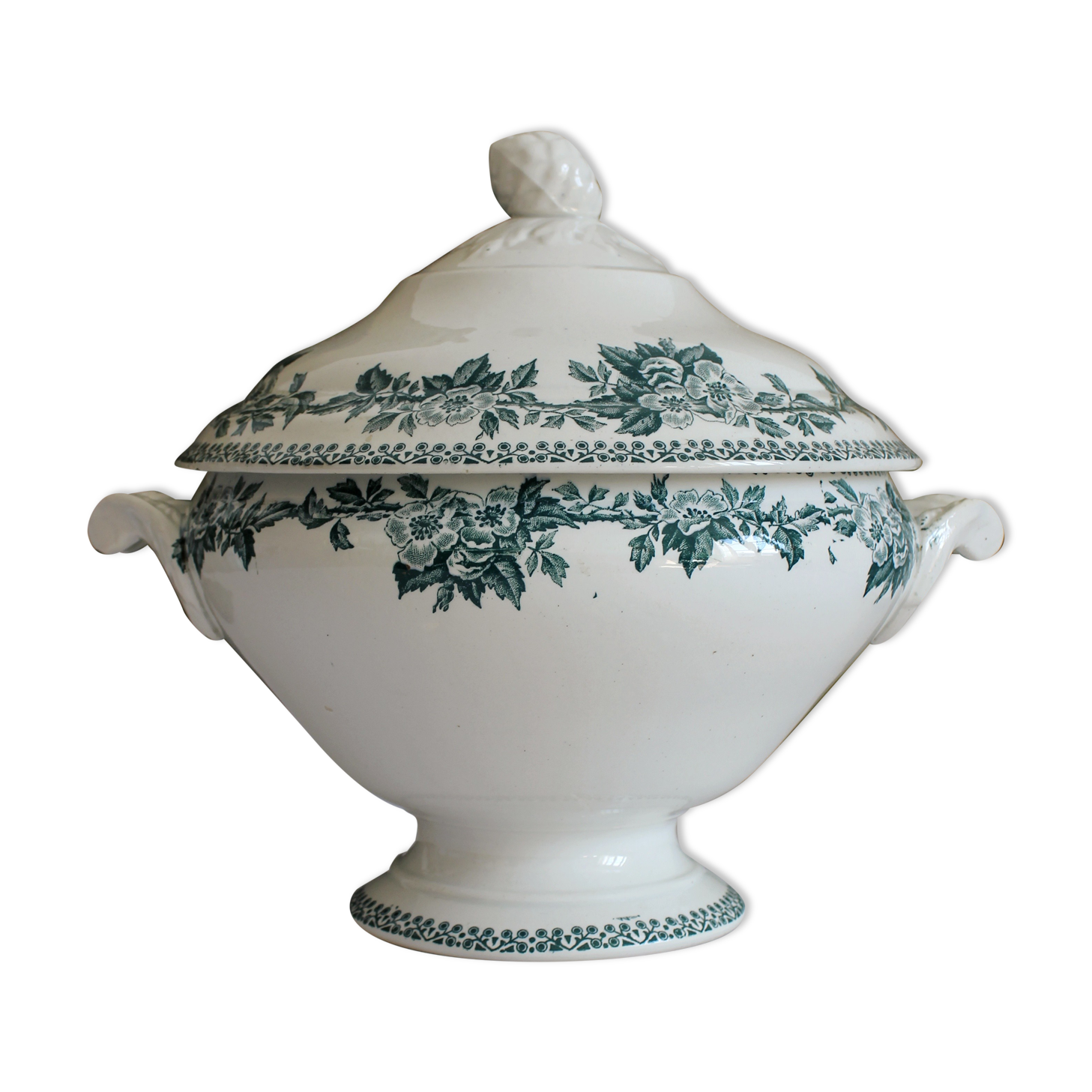 Iron earth tureen Guadeloupe Saint Amand