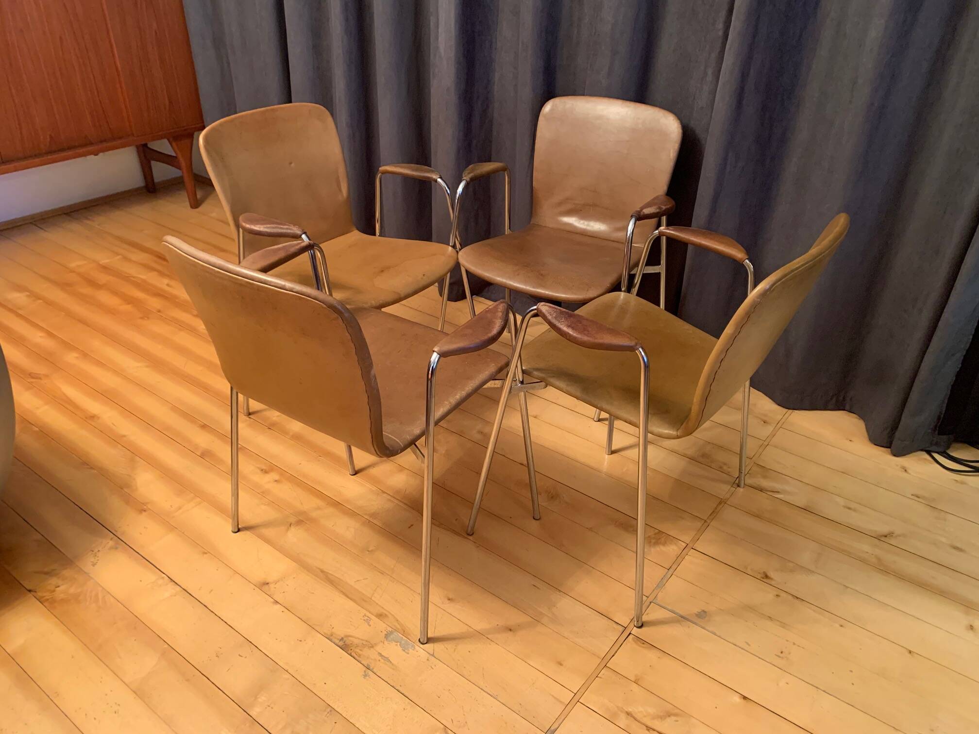 Ensemble de quatre chaises, Italie, années 1960