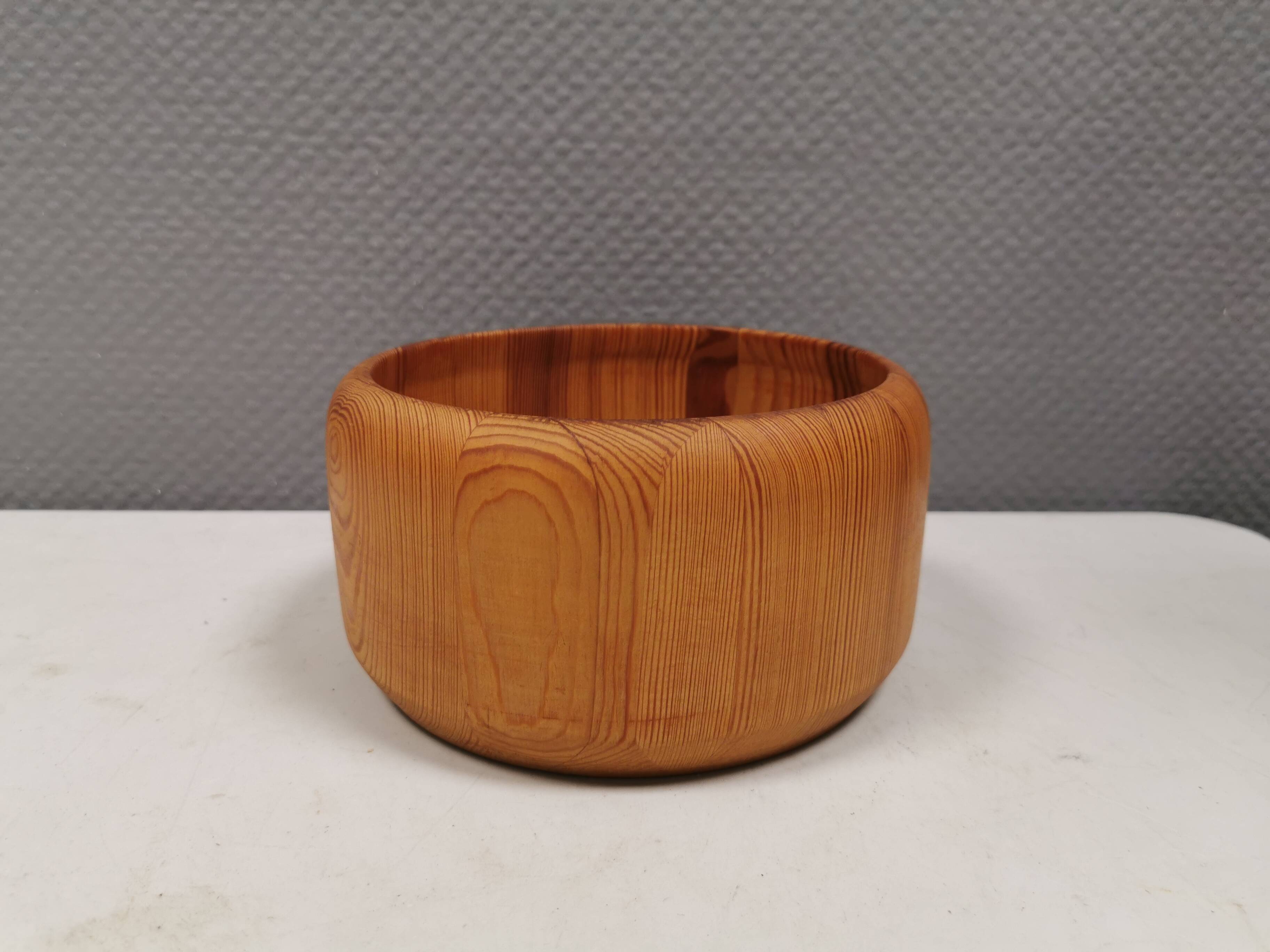 Danish bowl in turned pine from the 1970s-80s.