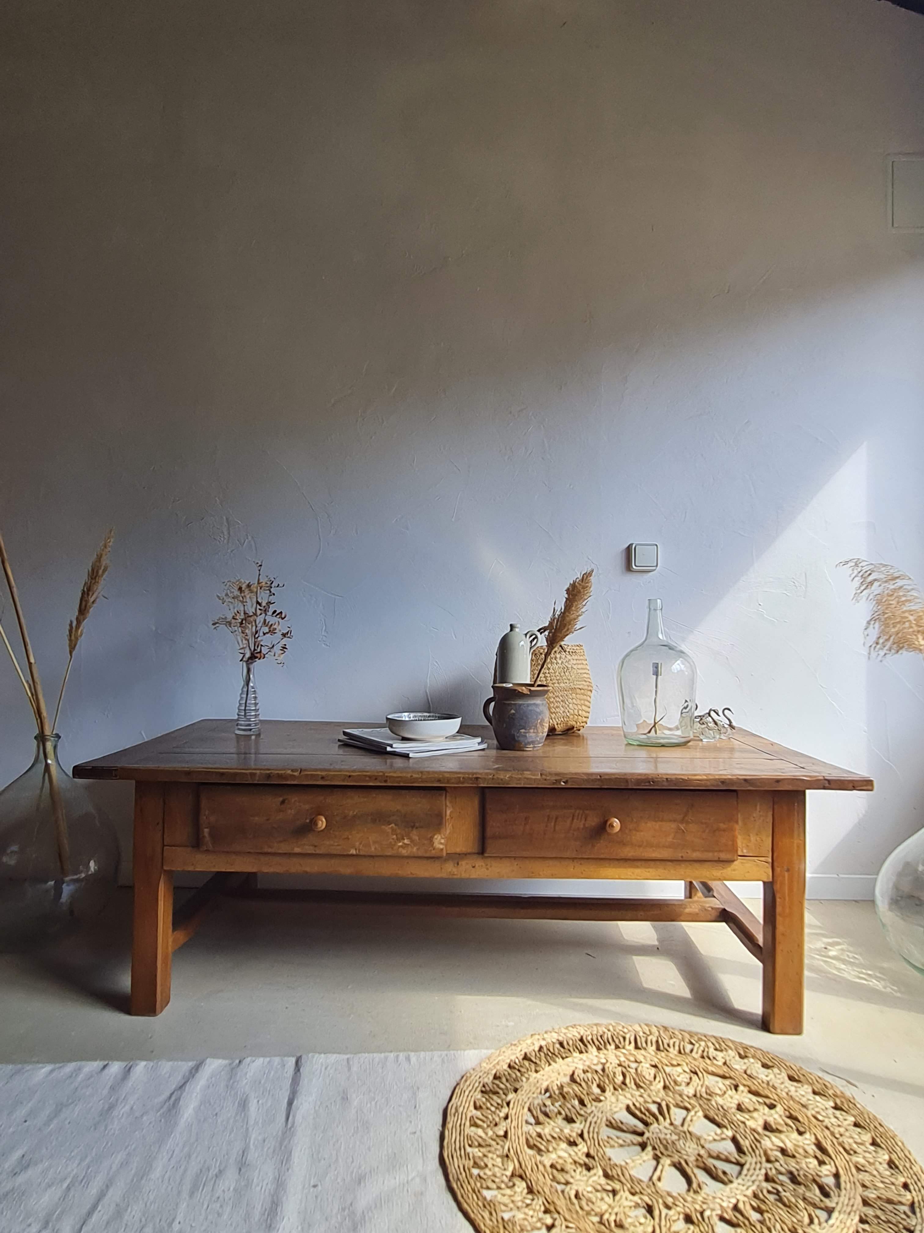 Vintage firm-minded coffee table