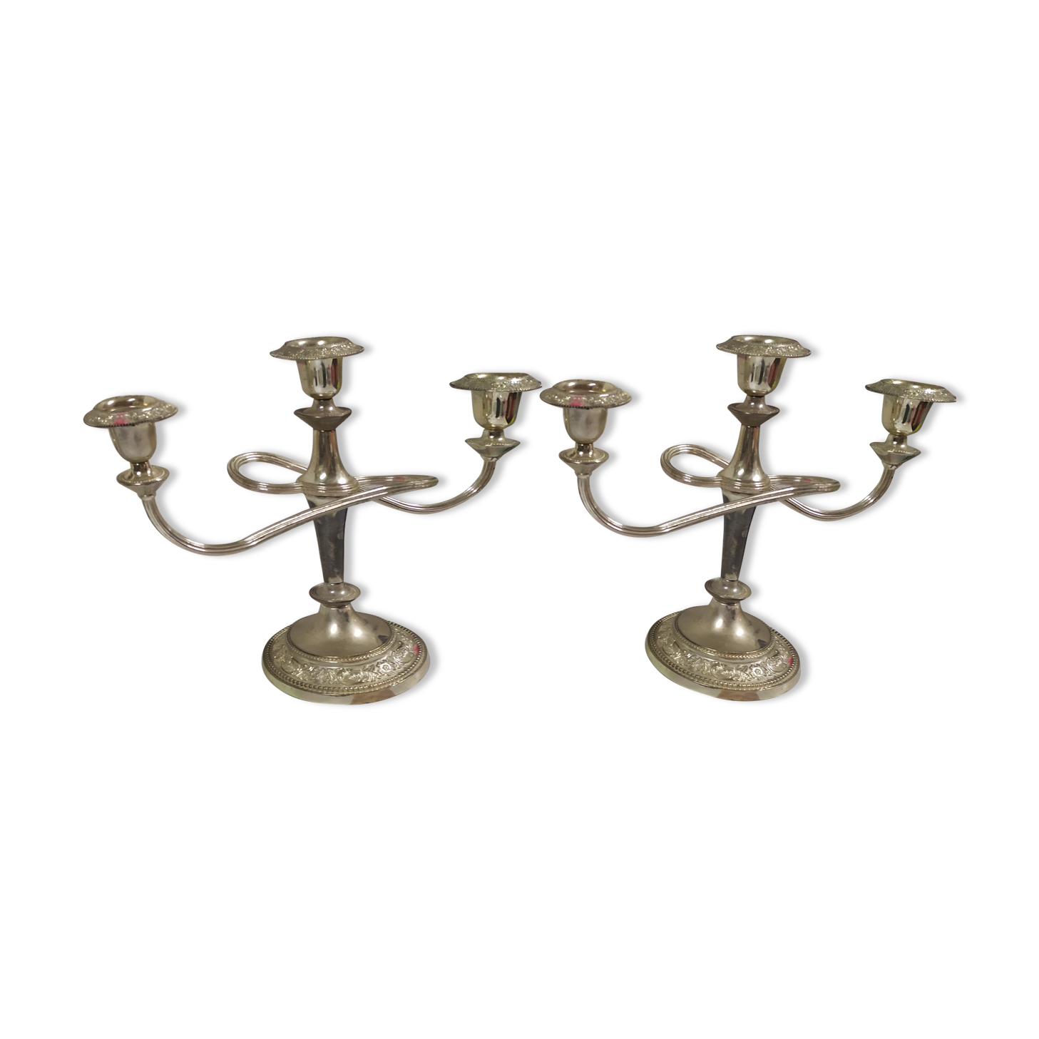 Set of 2 silver metal candlesticks