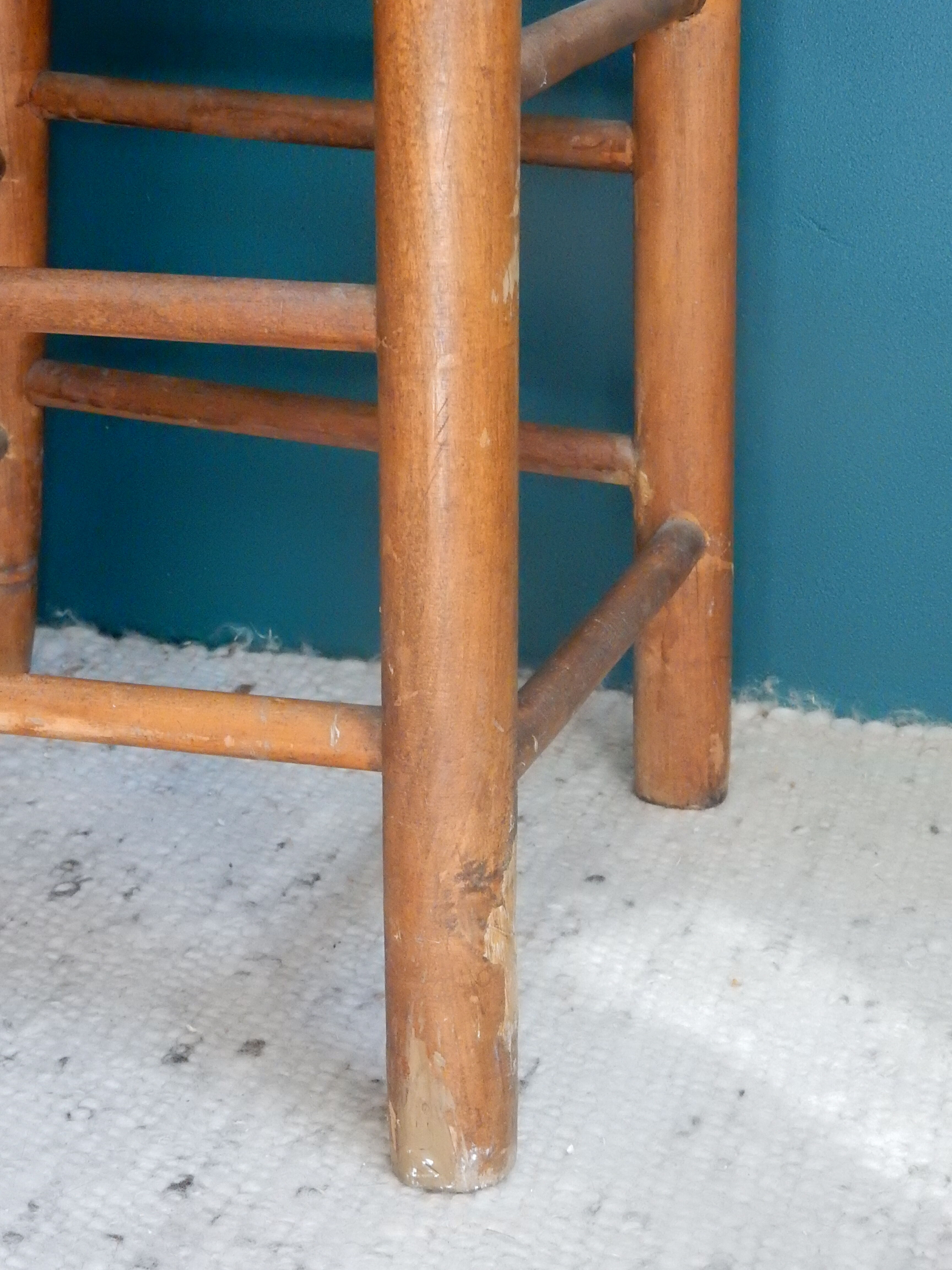 Children's high chair made of wood and straw
